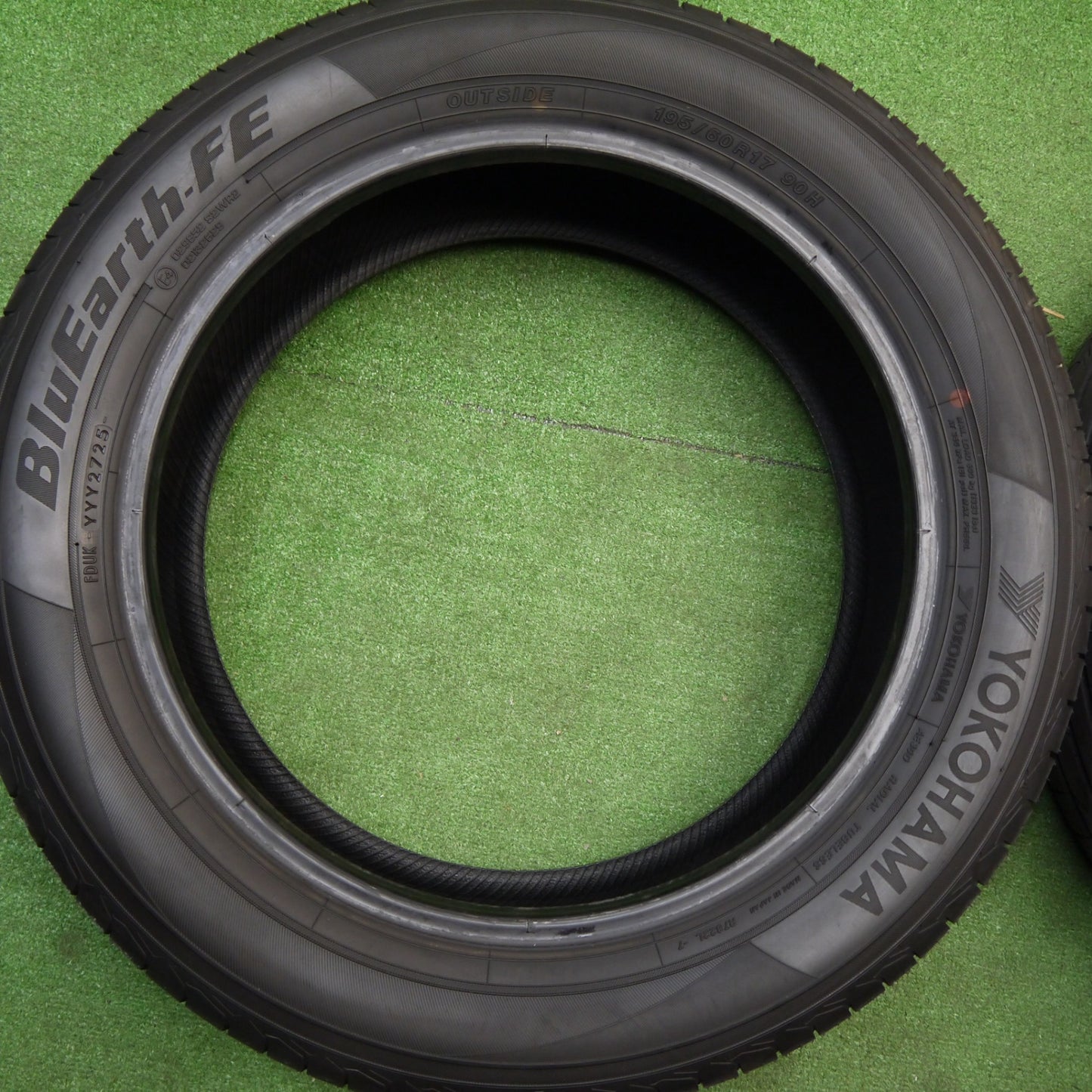 バリ溝！25年！9.5分★195/60R17 ヨコハマ BluEarth-FE AE30D タイヤ 17インチ ブルーアース 60系 プリウス ライズ ロッキー 等★5112504Hノタ