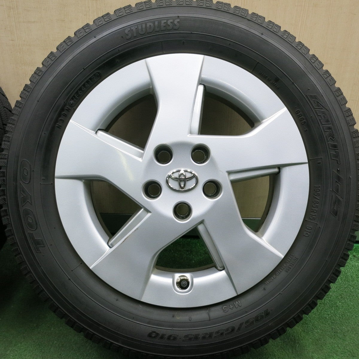 *送料無料* バリ溝！9分★トヨタ 30系 プリウス 純正 195/65R15 スタッドレス トーヨー ガリット G5 15インチ PCD100/5H★4053102HAス