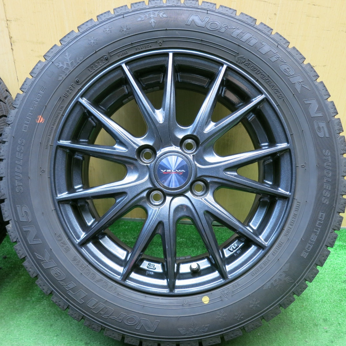 バリ溝！22年！9.5分★スタッドレス 175/65R14 オートバックス ノーストレック N5 VELVA SPORTZ ヴェルヴァ 14インチ PCD100/4H★5070604HAス