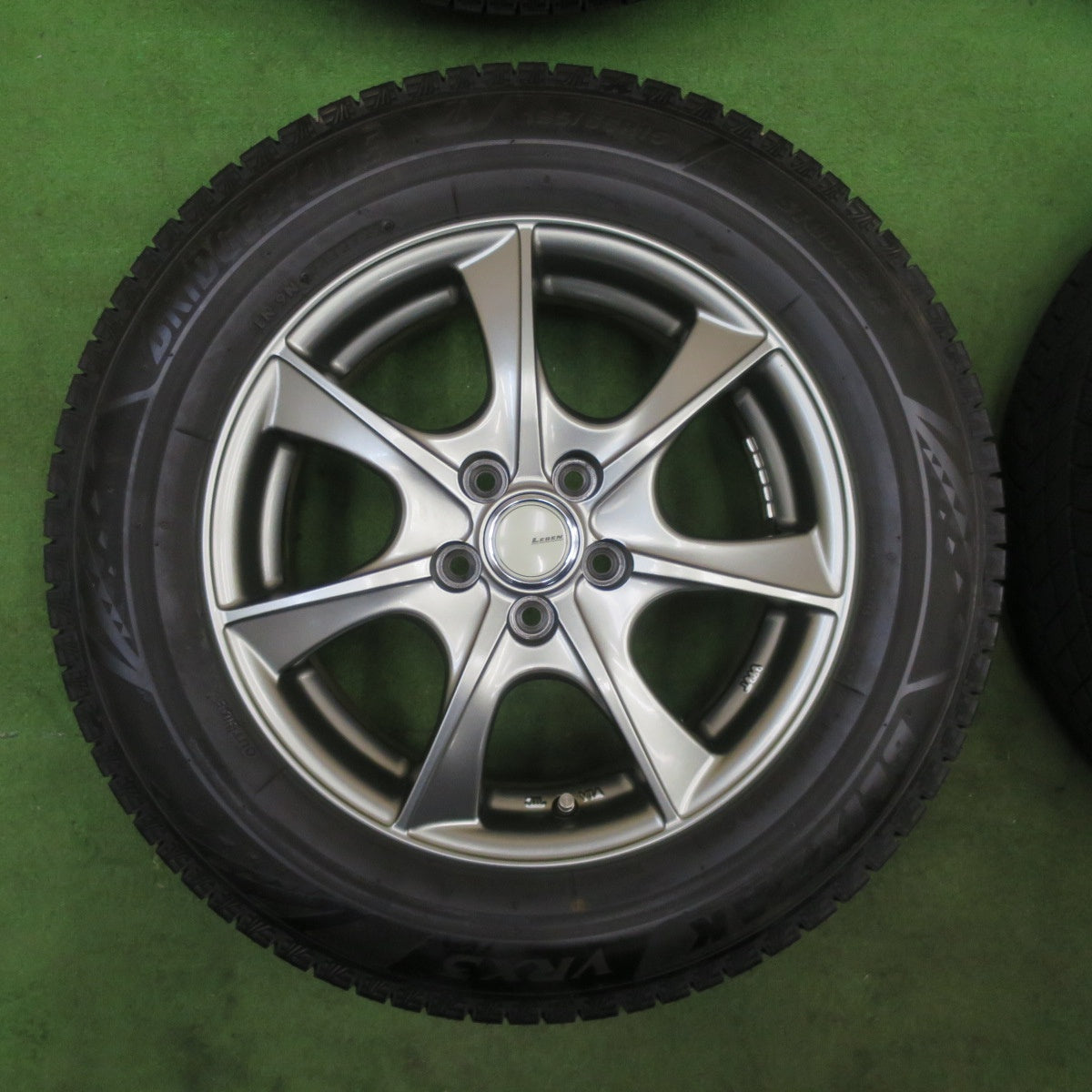 バリ溝！22年！キレイ！9.5分★プリウス 等 195/65R15 スタッドレス ブリヂストン ブリザック VRX3 LEBEN レーベン 15インチ PCD100/5H★6021403TTス