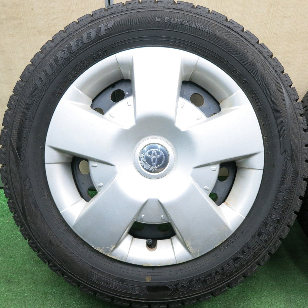 送料無料* バリ溝！22年！9.5分☆トヨタ イスト 純正 スチール 185