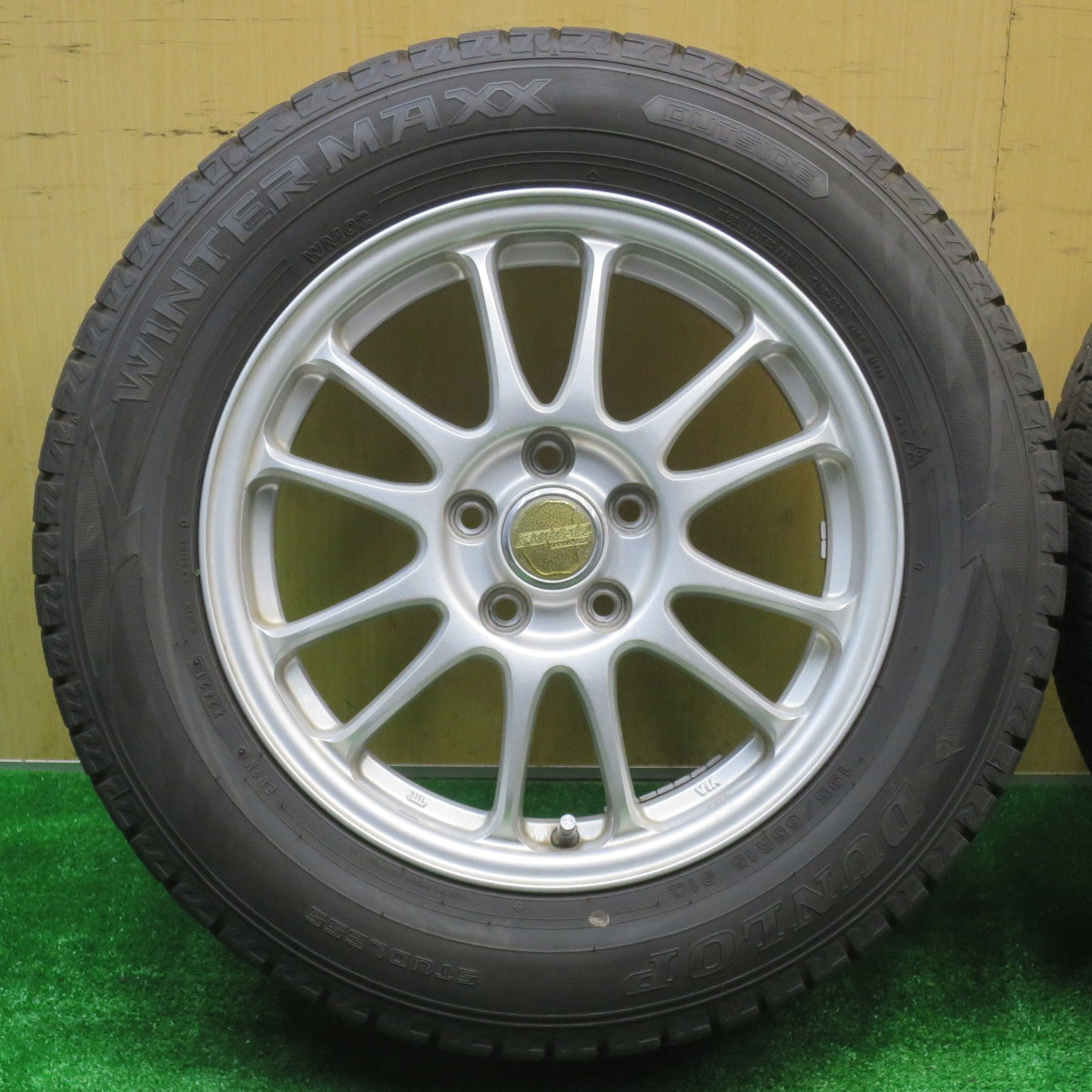 バリ溝！21年！キレイ！9.5分★プリウス 等 195/65R15 スタッドレス ダンロップ ウインターマックス WM02 FINAL MIND ファイナルマインド 15インチ PCD100/5H★5101405NJス