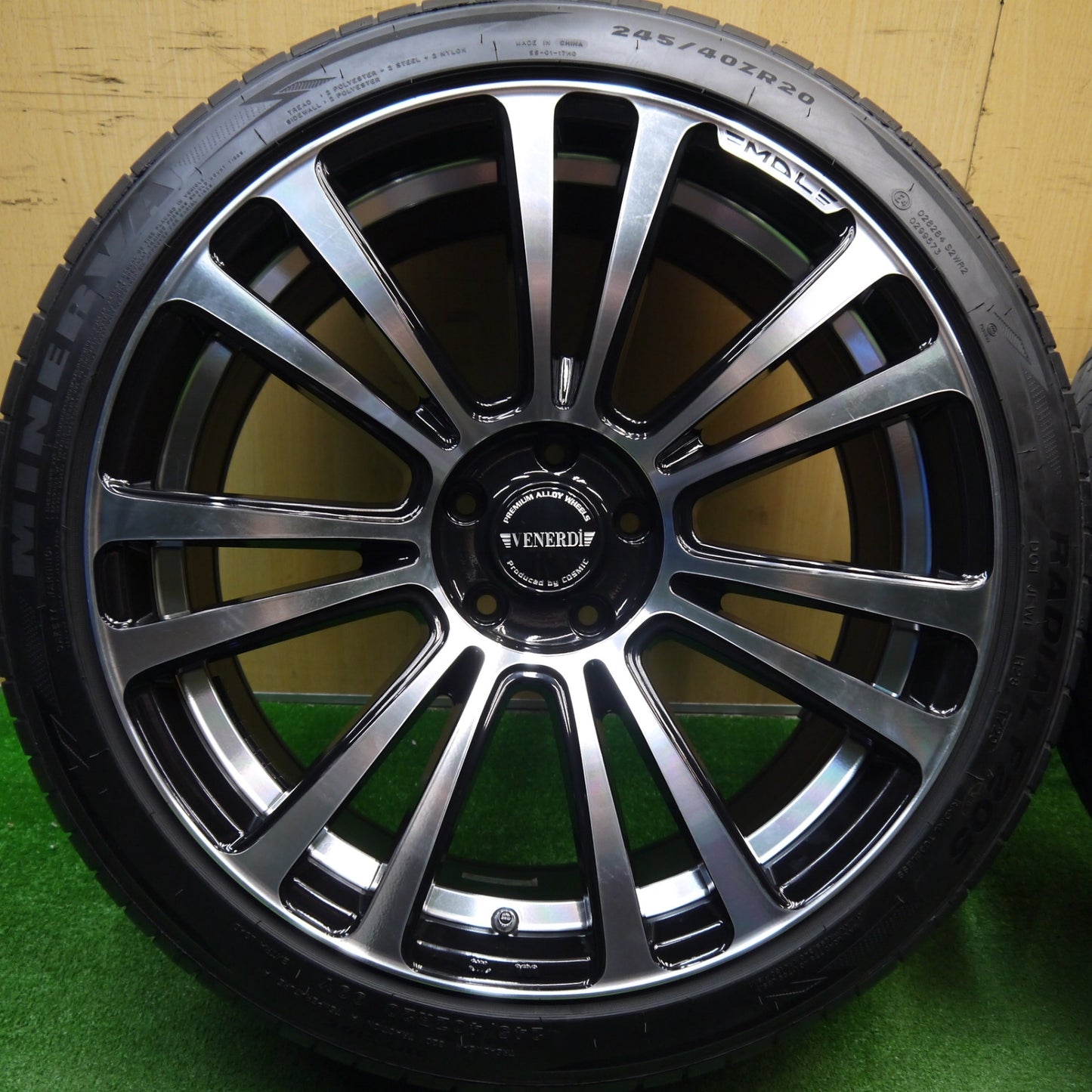 [送料無料] バリ溝！キレイ！8.5分★VENERDi COSMIC 245/40R20 ミネルバ ラジアル F205 ヴェネルディ コスミック 20インチ PCD114.3/5H★5031204Hノ