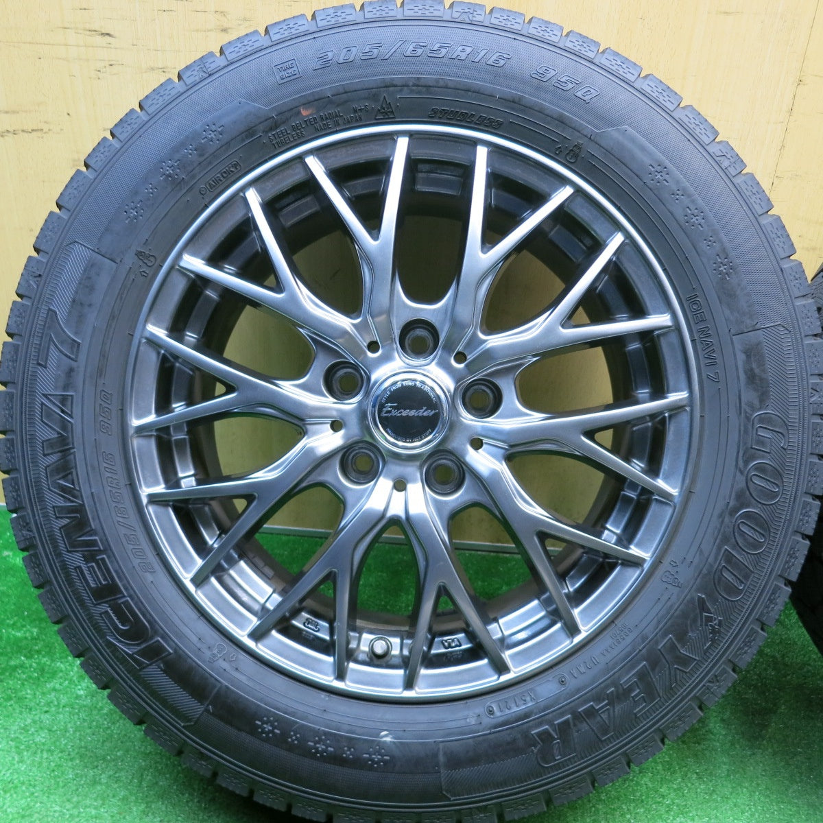 バリ溝！9.5分以上★スタッドレス 205/65R16 グッドイヤー アイスナビ7 Exceeder エクシーダー 16インチ PCD114.3/5H★5122803HAス