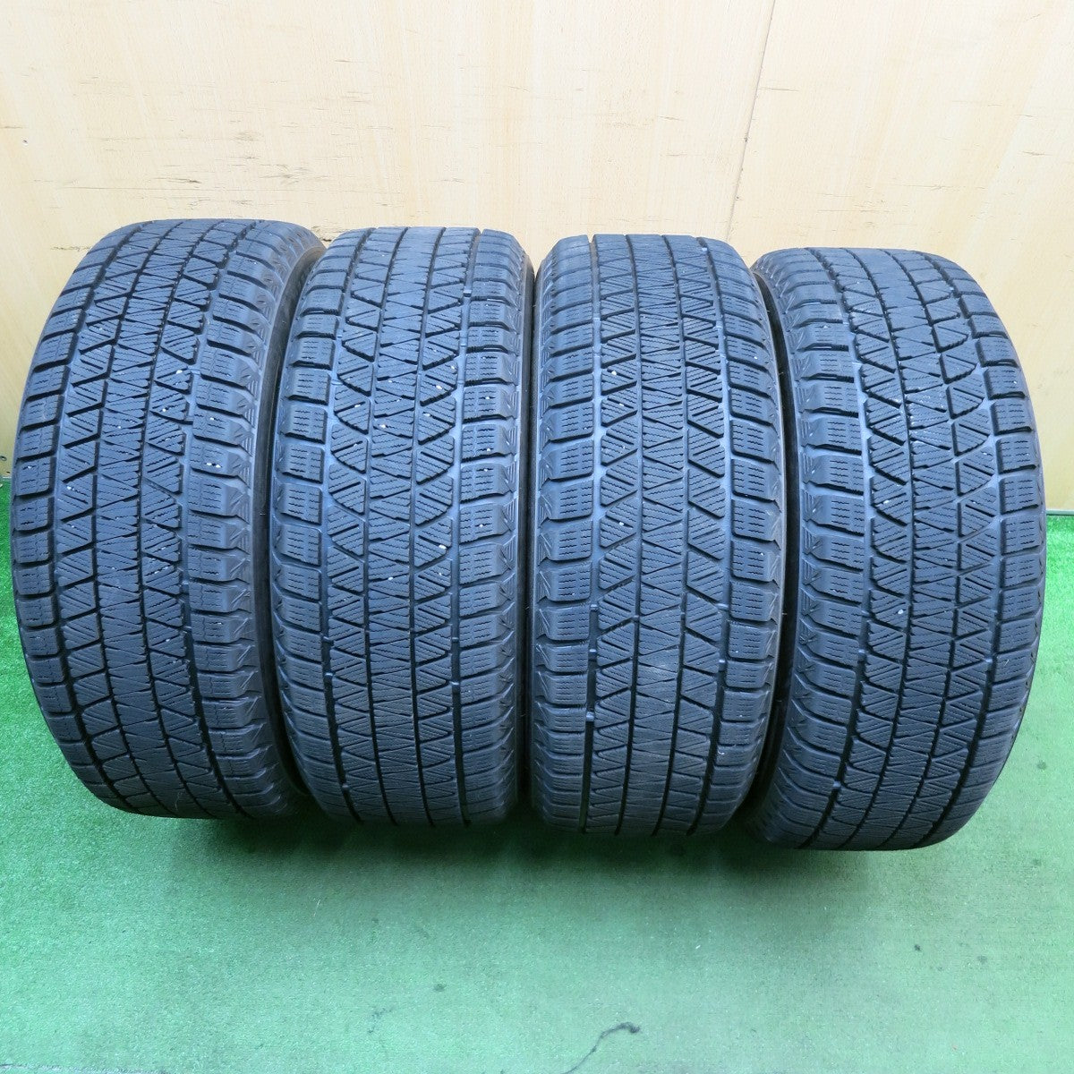 バリ溝！23年！キレイ！9.5分以上★ベンツ GLBクラス X247 純正 235/55R18 スタッドレス ブリヂストン ブリザック DM-V3 18インチ PCD112/5H★5050901NJス