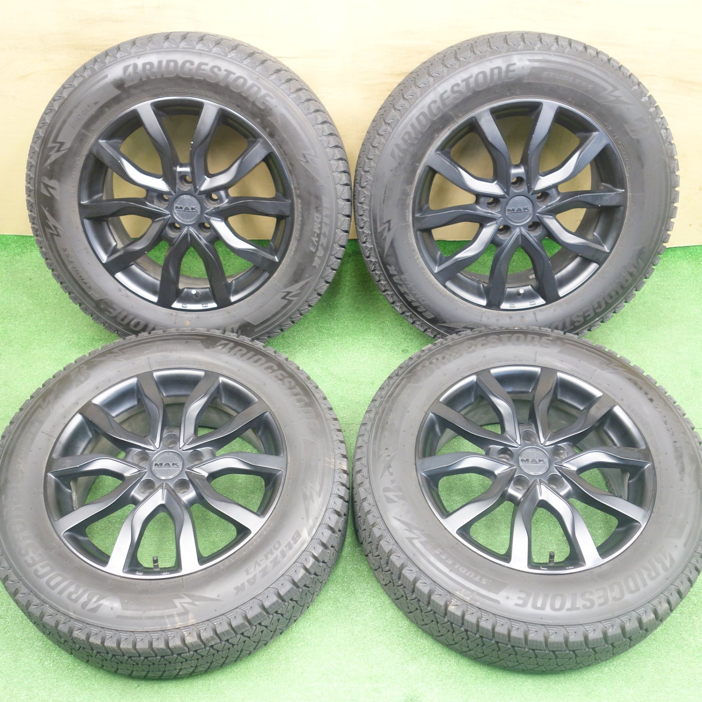 バリ溝！24年！9.5分★MAK KOLN 225/65R17 スタッドレス ブリヂストン ブリザック DM-V3 ケルン 17インチ PCD114.3/5H★6020202KTス