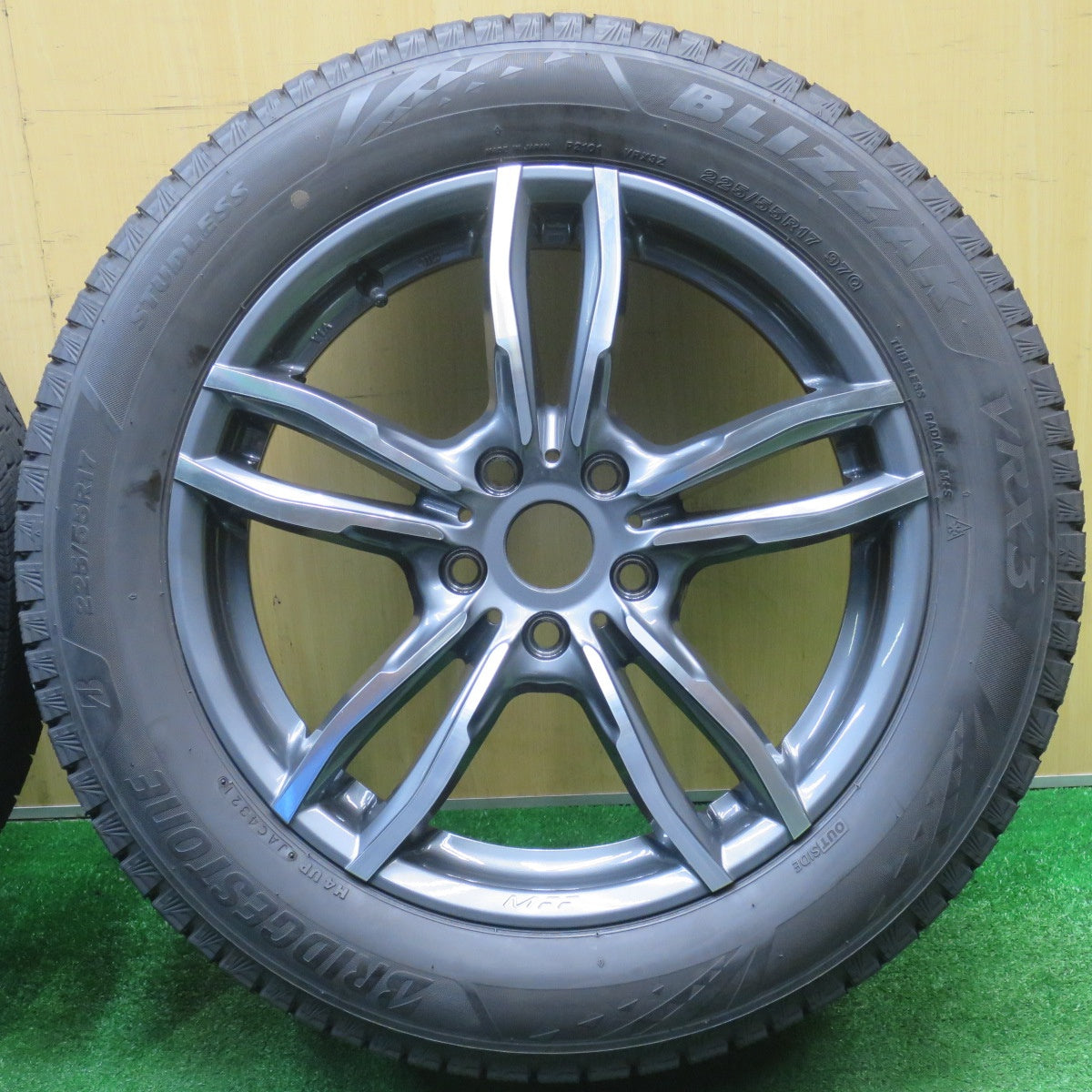 バリ溝！21年！キレイ！9.5分★BMW 等 MAK LUFT FF 225/55R17 スタッドレス ブリヂストン ブリザック VRX3 MFF ルフトFF 17インチ PCD112/5H★5111311NJス