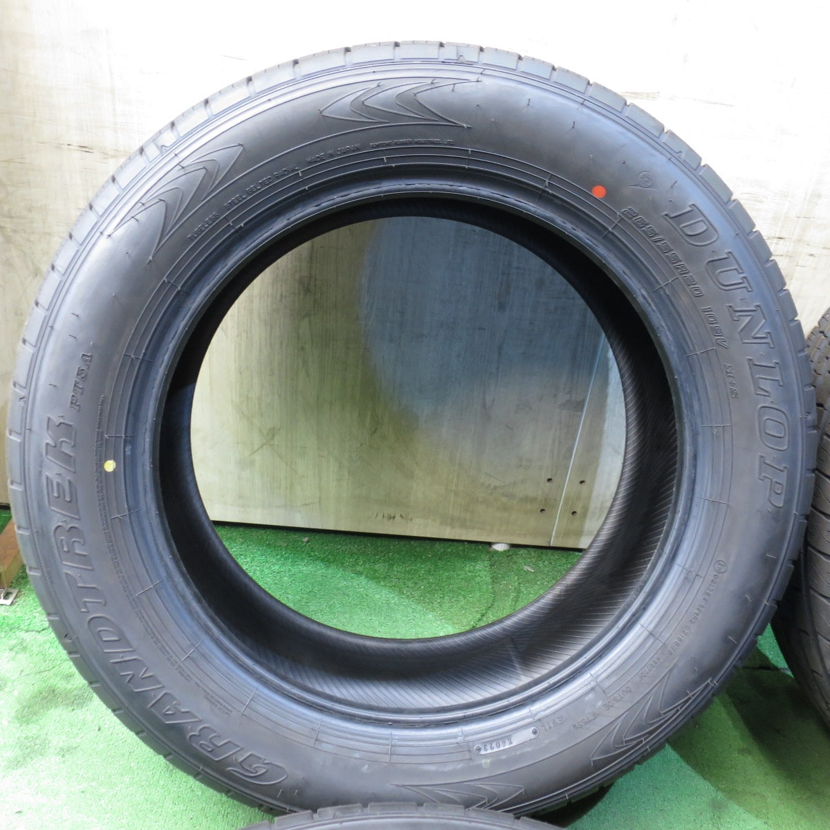 *送料無料* 新車外し！23年★LX ランクル 265/55R20 ダンロップ グラントレック PT5A タイヤ 20インチ レクサス ★4041004クノタ