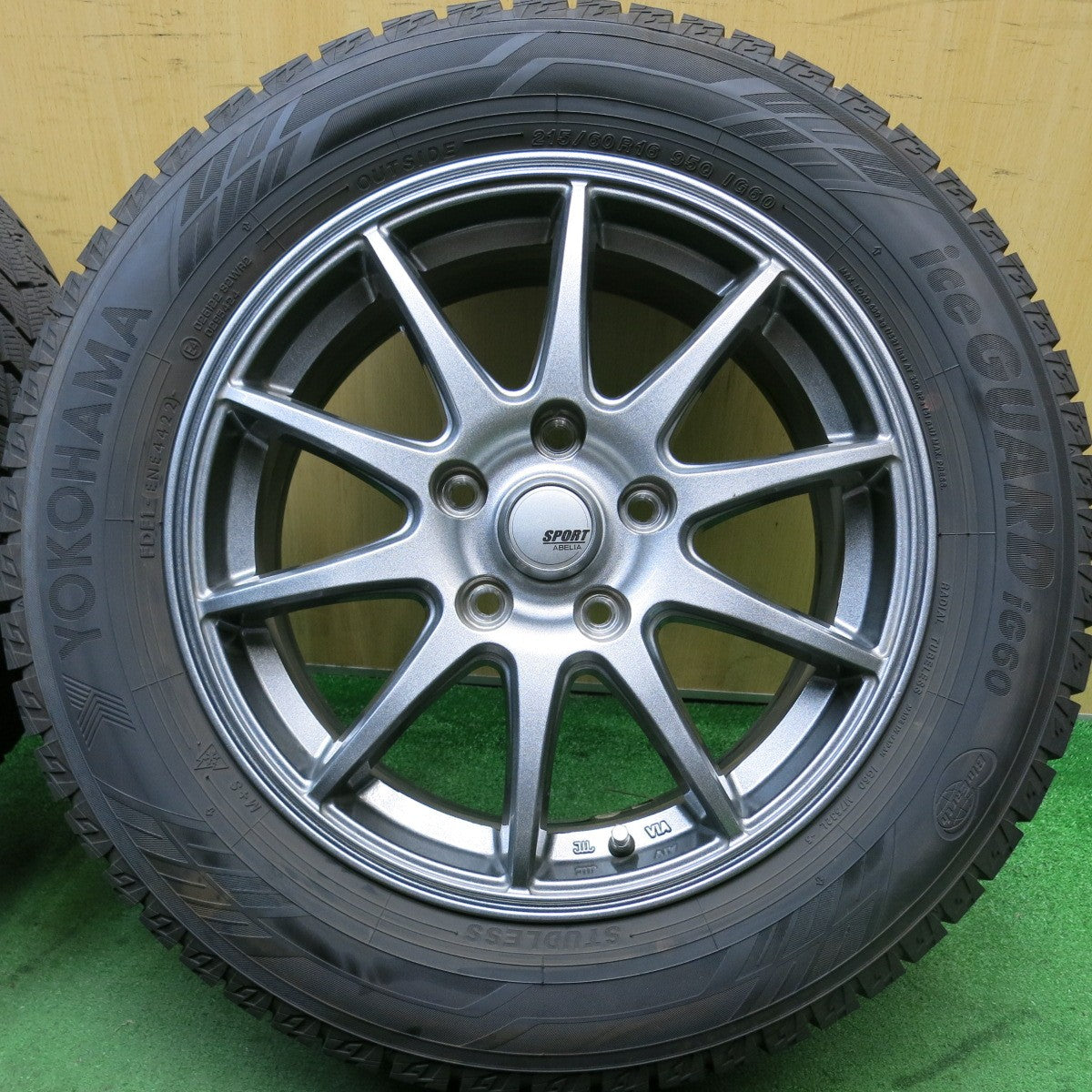 バリ溝！22年！キレイ！9.5分★スタッドレス 215/60R16 ヨコハマ アイスガード iG60 SPORT ABELIA スポルト アベリア 16インチ PCD114.3/5H★5081407HAス