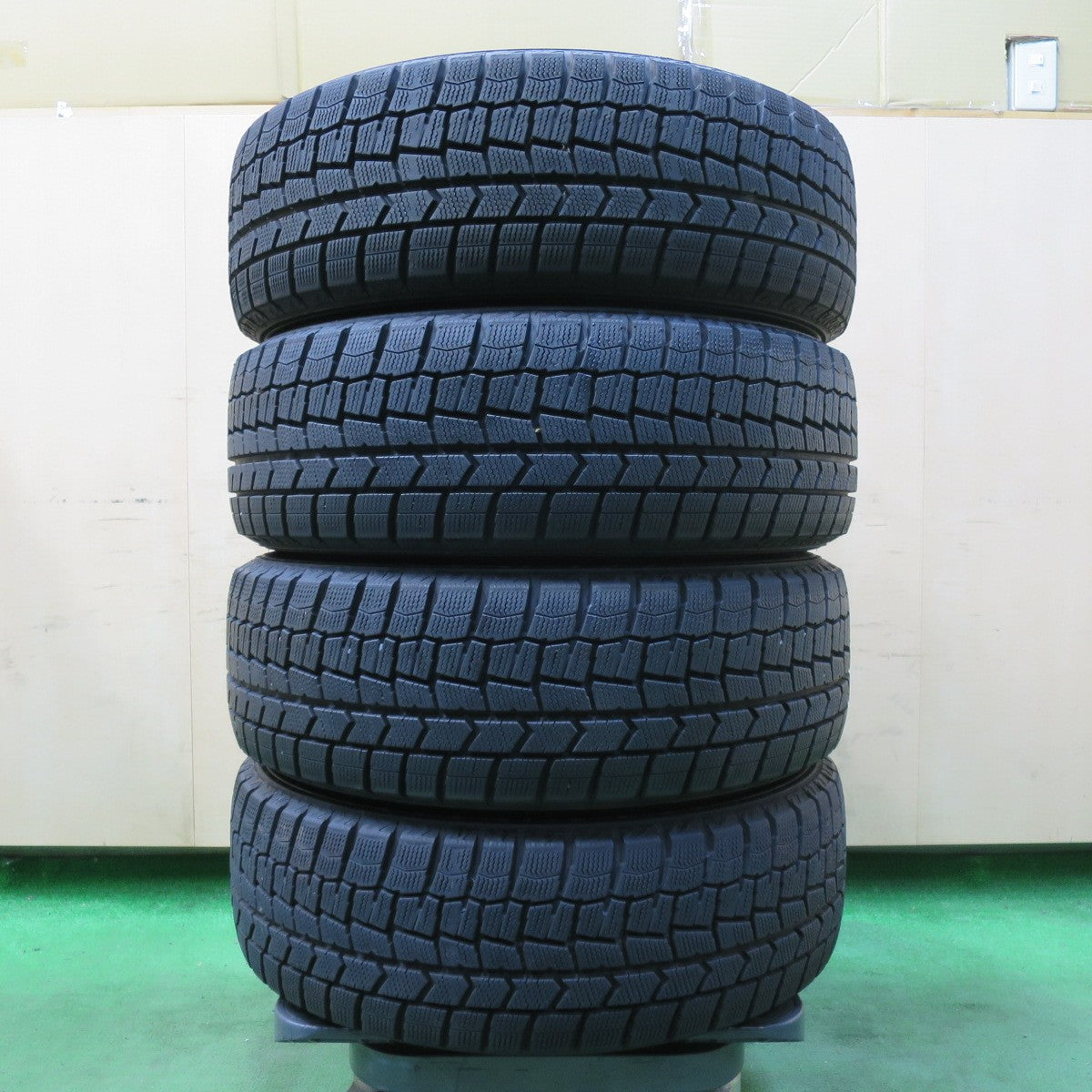 [送料無料] バリ溝！22年！9.5分以上★プジョー 207 純正 195/55R16 スタッドレス ダンロップ ウインターマックス WM02 16インチ PCD108/4H★4123011イス