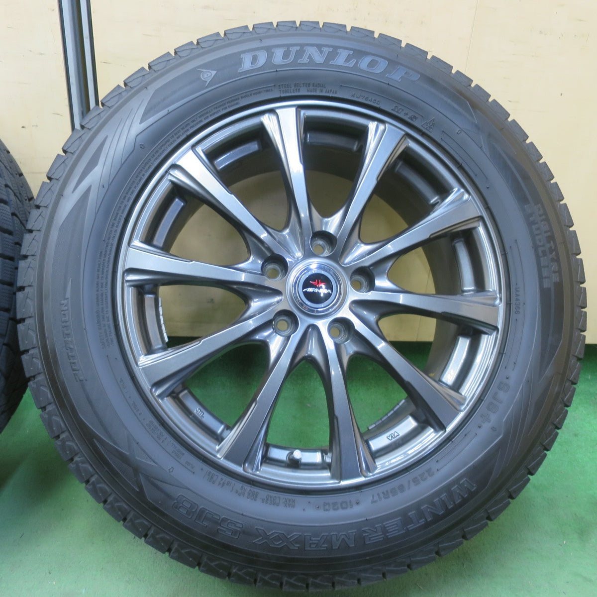 バリ溝！24年！キレイ！9.5分★スタッドレス 225/65R17 ダンロップ ウインターマックス SJ8 SJ8+ AIRNOVA エアノヴァ 17インチ PCD114.3/5H★6041803イノ