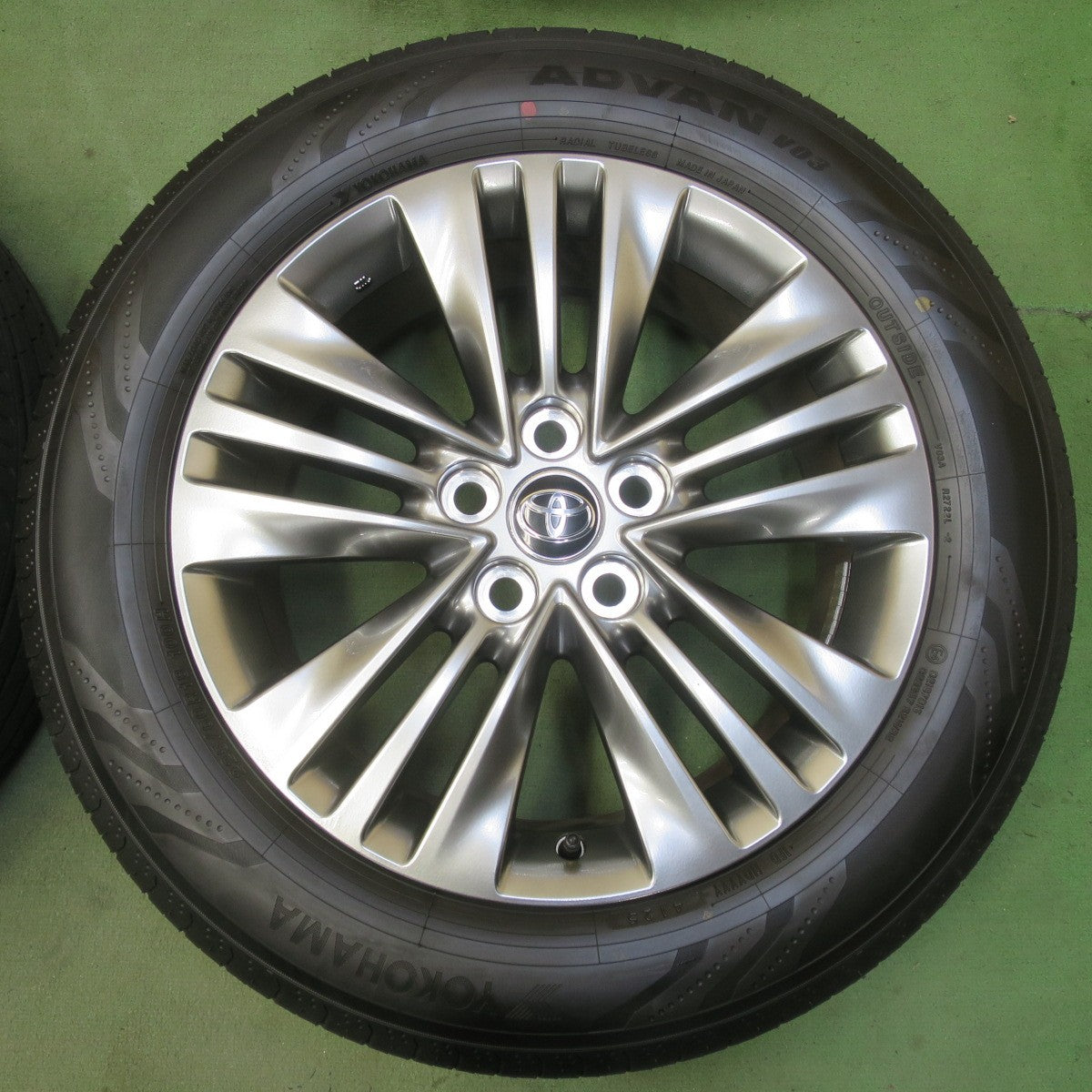 バリ溝！25年！キレイ！ほぼ10分◎トヨタ 40系 アルファード Zグレード 純正 225/60R18 ヨコハマ アドバン V03 18インチ PCD120/5H◎6081105IMノ
