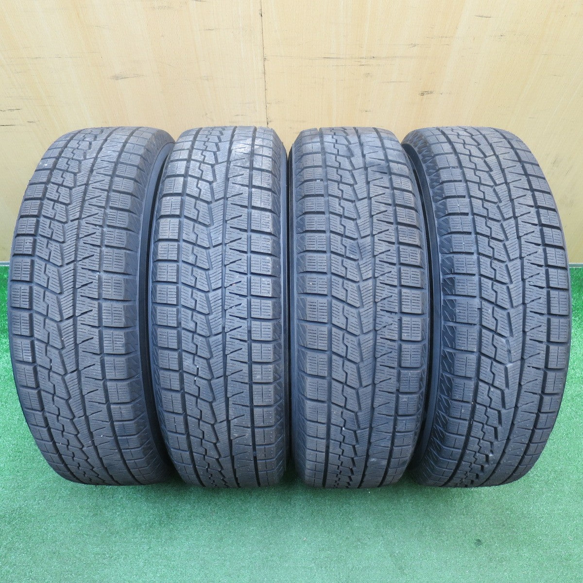 超バリ溝！24年！キレイ！ほぼ10分★スタッドレス 185/65R15 ヨコハマ アイスガード iG70 GRASS グラス 15インチ PCD100/4H★5112502NJス