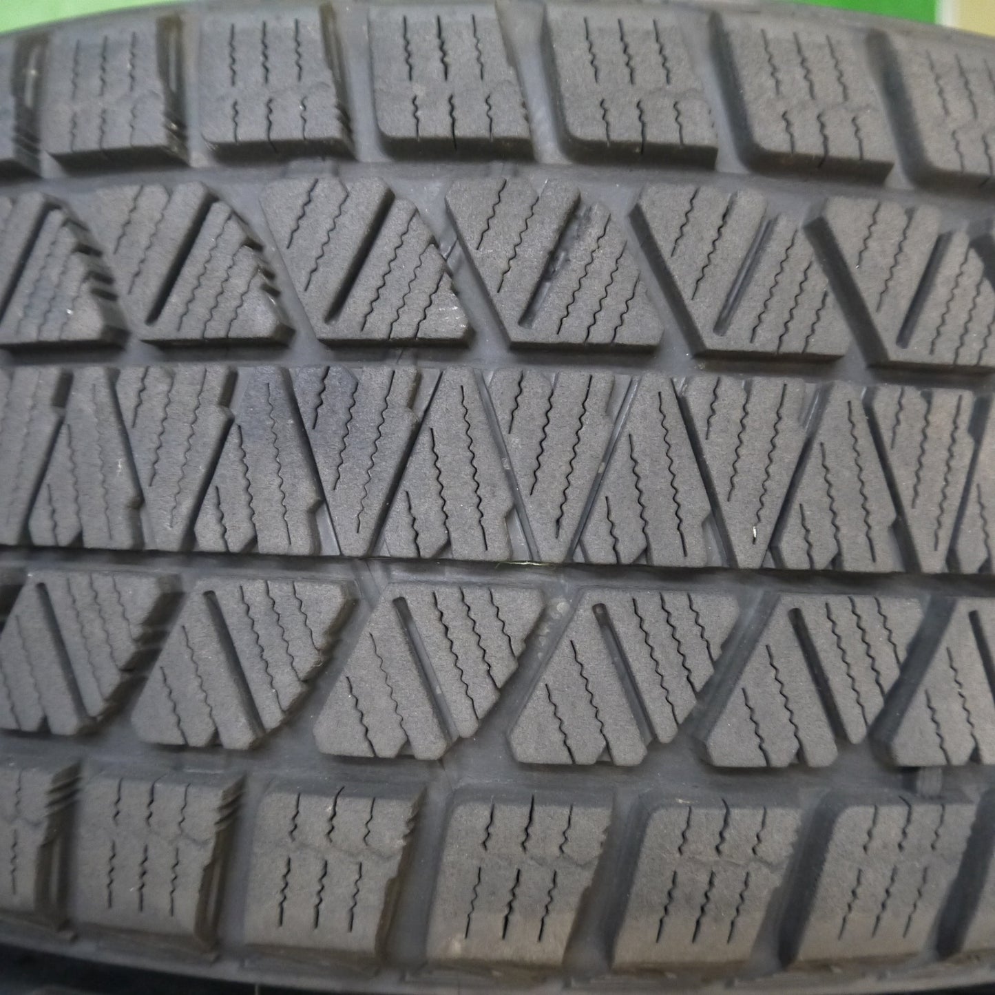 バリ溝！23年！キレイ！9分★スタッドレス 225/60R18 ブリヂストン ブリザック DM-V3 BALMINUM バルミナ 18インチ PCD114.3/5H★5111406Hス