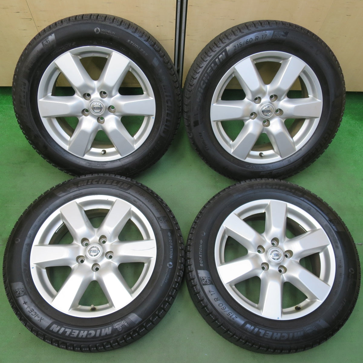 バリ溝！9分★日産 T31 エクストレイル 純正 215/60R17 スタッドレス ミシュラン X-ICE3+ 17インチ PCD114.3/5H★5103105イス