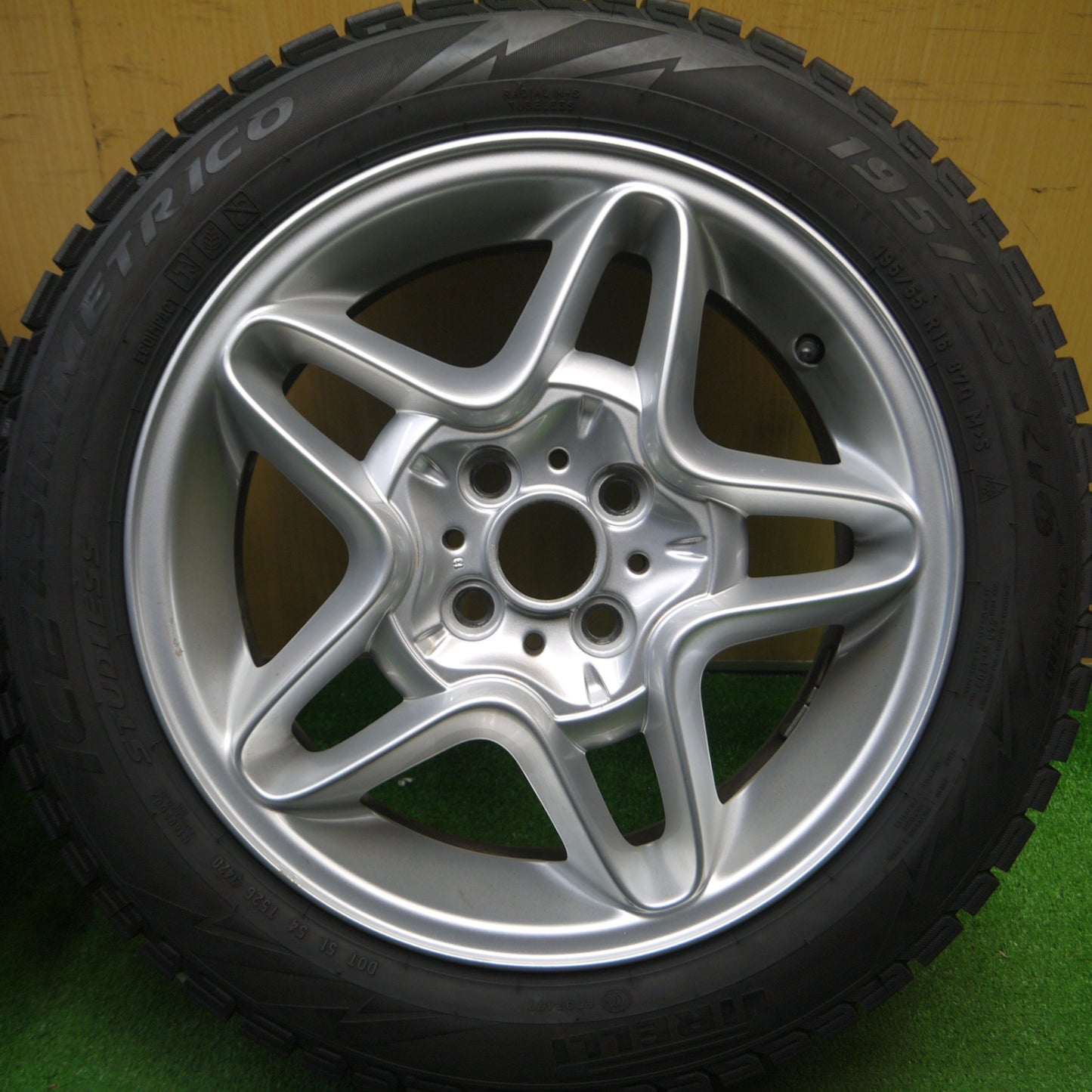 [送料無料] バリ溝！20年！キレイ！9分★MINI R56 ミニ クーパーS 純正 195/55R16 スタッドレス ピレリ アイスアシンメトリコ 16インチ PCD100/4H★4122704Hス