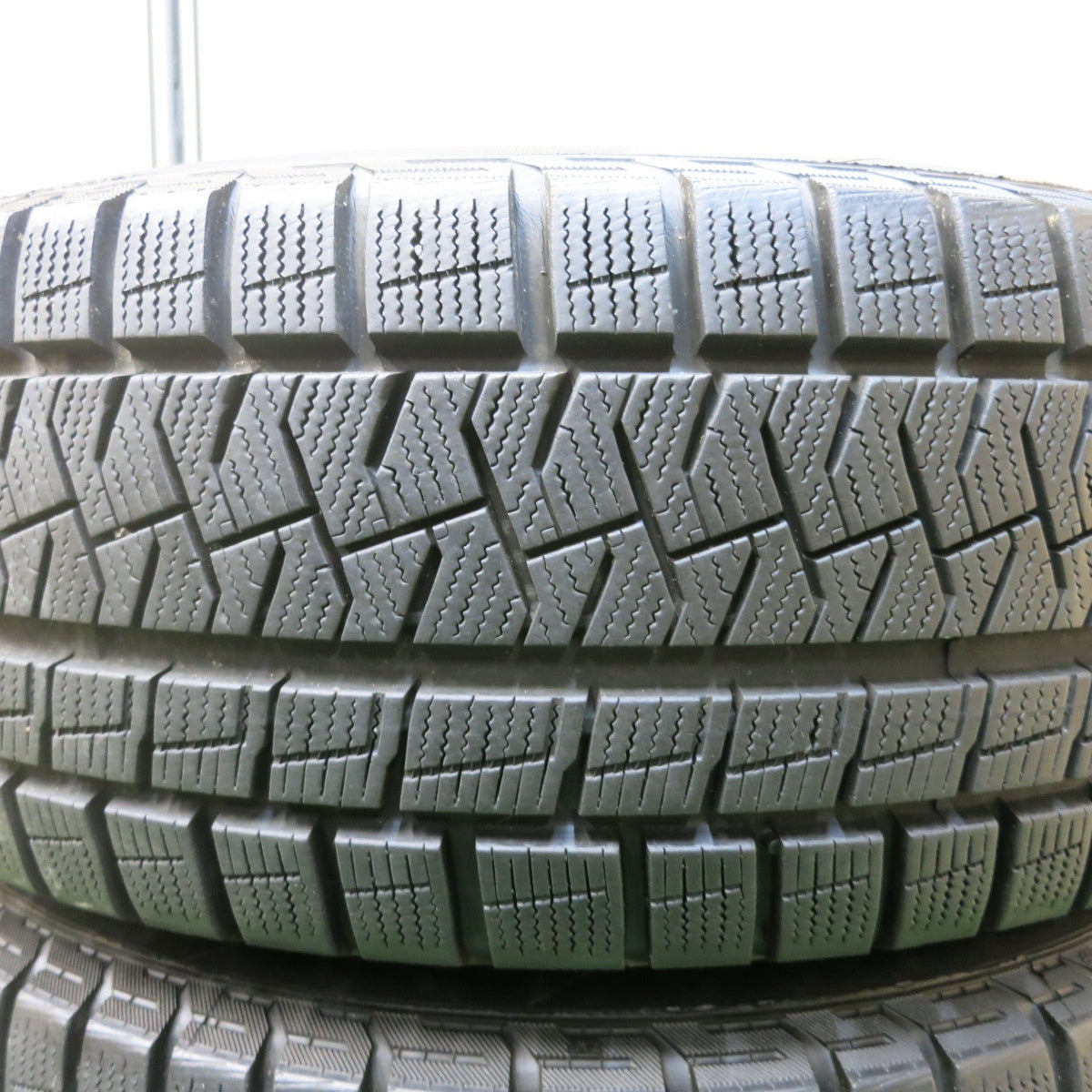 [送料無料] バリ溝！キレイ！9.5分★MINI ミニ 等 AGA Movius モビウス 205/60R16 スタッドレス ピレリ アイスアシンメトリコ 16インチ PCD120/5H★4111902SYス