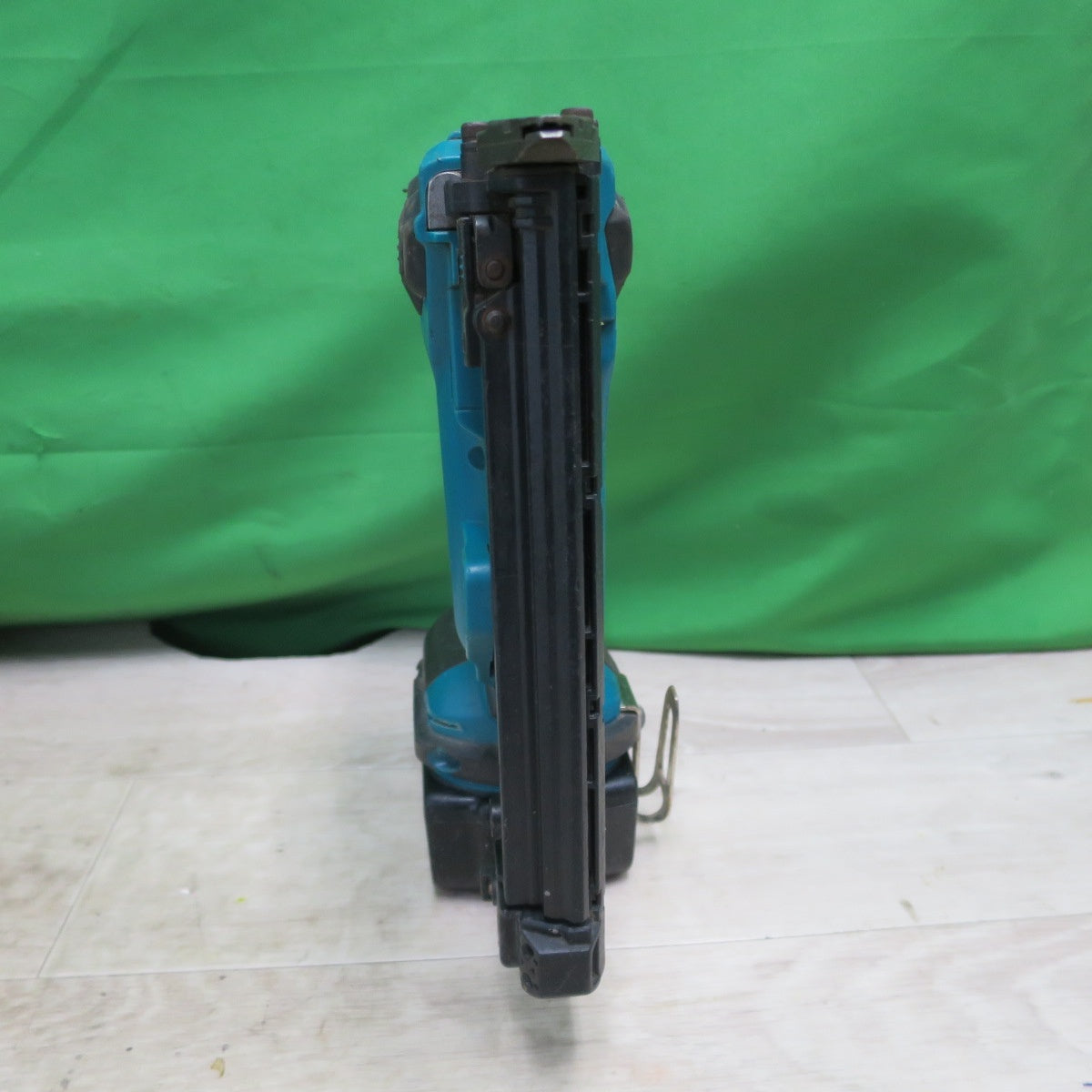 [送料無料] 付属品付き☆マキタ 充電式 面木 釘打 35mm 18V FN350DZK  ケース 充電器 ネイル 付き フィニッシュネイラ 釘打ち機 釘打機 電動 工具☆