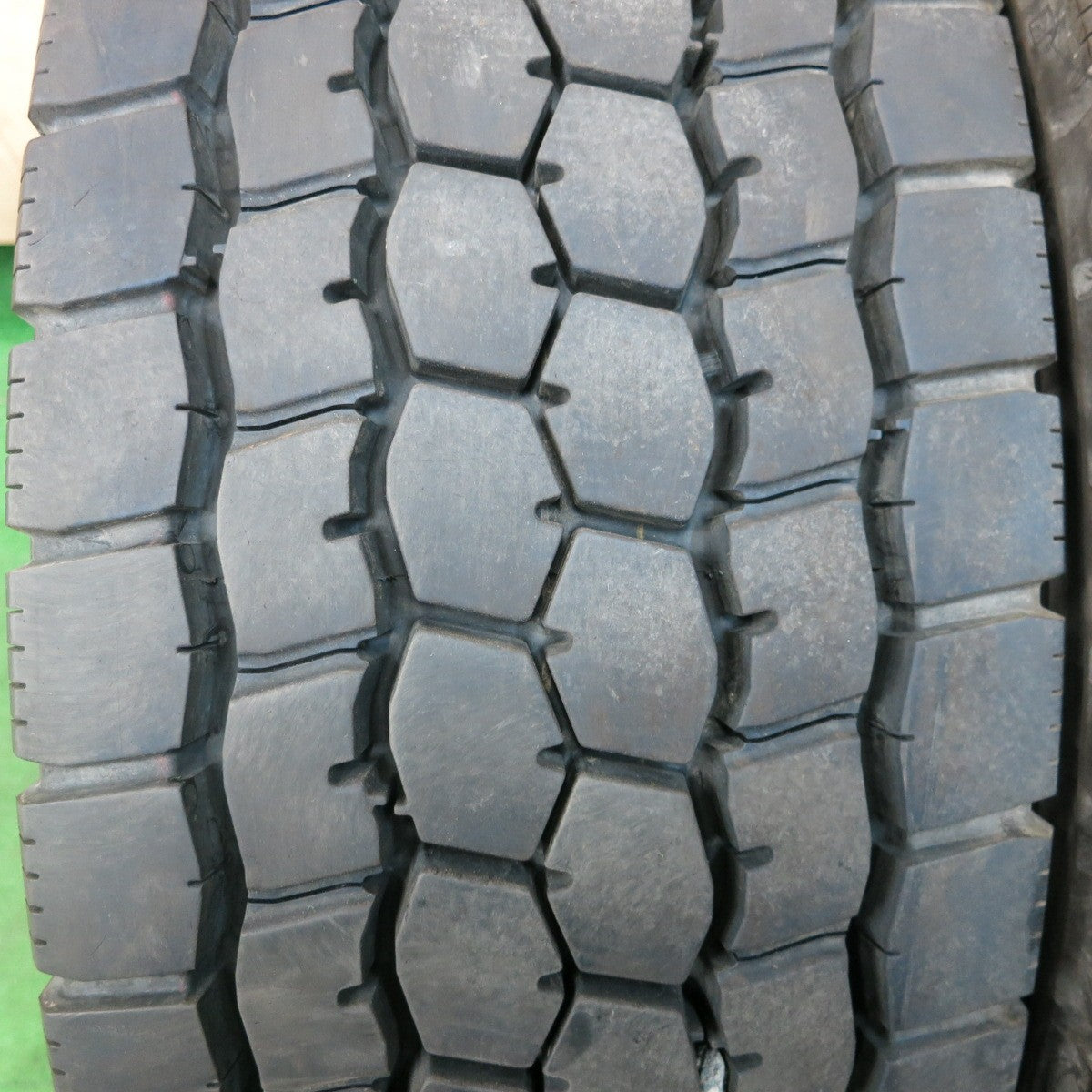 [送料無料] バリ溝！23年！9.5分以上★トラック タイヤ 265/70R19.5 140/138J ブリヂストン M888 ミックス オールシーズン 19.5インチ★4051302ナスタ
