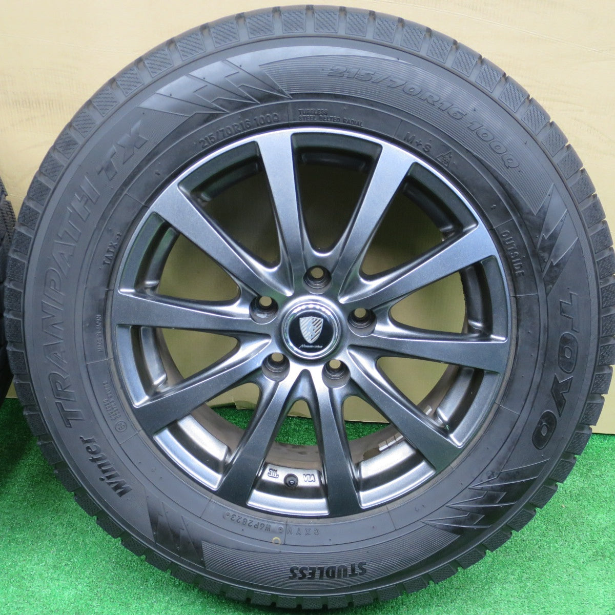バリ溝！23年！キレイ！9.5分★スタッドレス 215/70R16 トーヨー ウインター トランパス TX MANARAY SPORT マナレイ スポーツ 16インチ PCD114.3/5H★5121003NKス