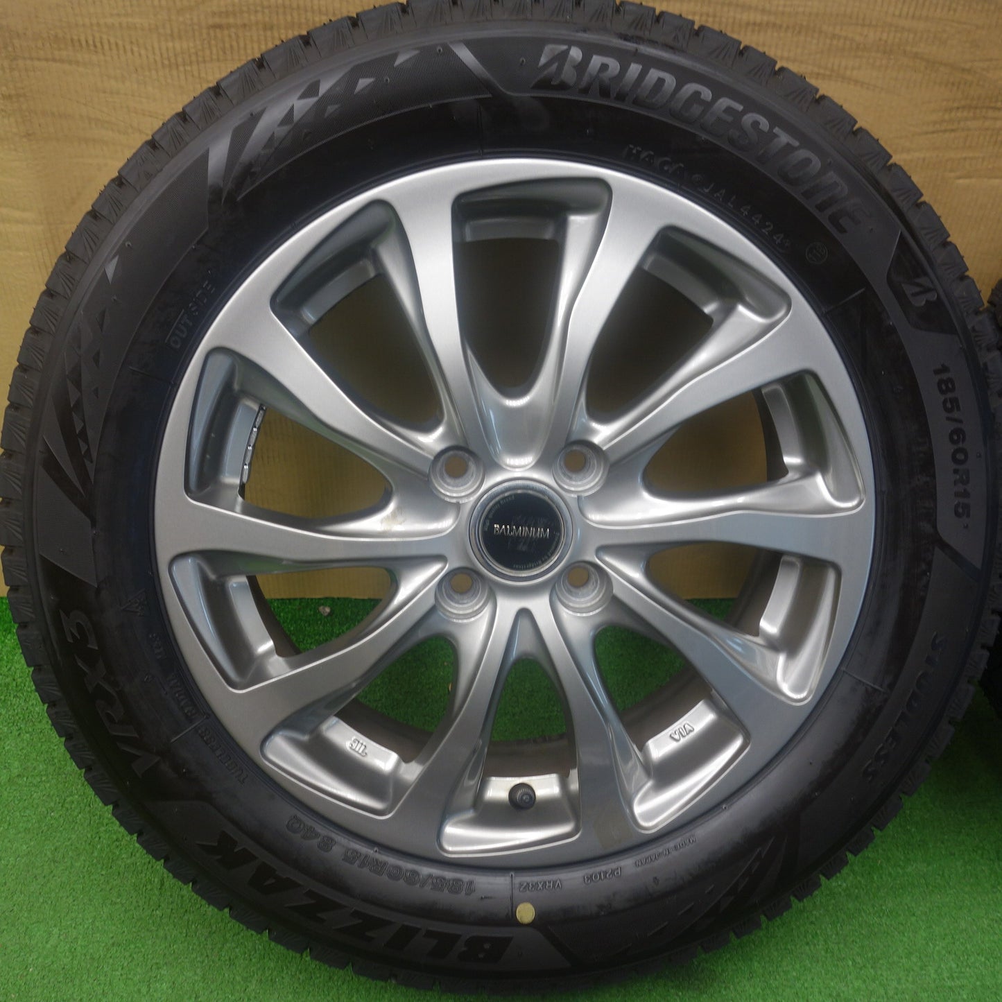 超バリ溝！24年！ほぼ10分◎スタッドレス 185/60R15 ブリヂストン ブリザック VRX3 BALMINUM TR10 バルミナ 15インチ PCD100/4H◎6062003KTス