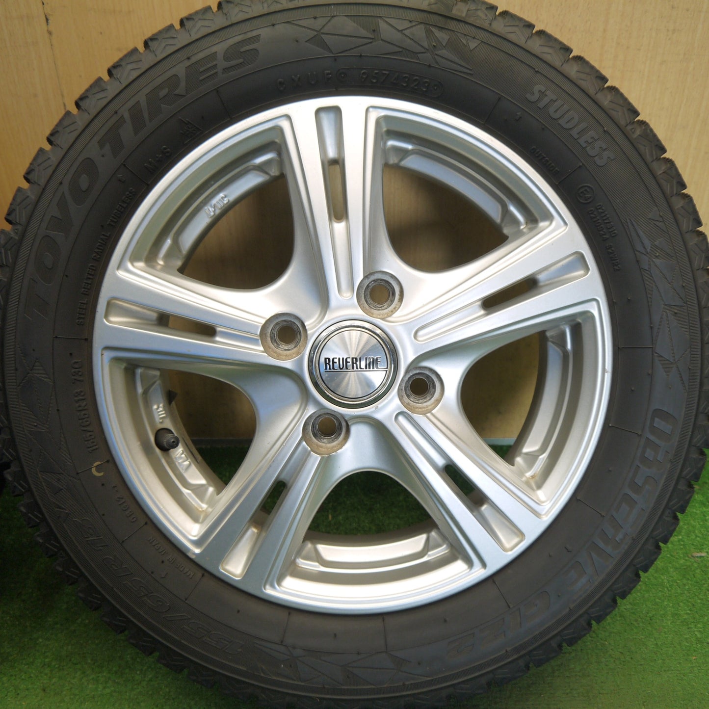 バリ溝！23年！9.5分◎スタッドレス 155/65R13 トーヨー オブザーブ GIZ2 REVERLINE リバーライン 13インチ PCD100/4H◎6072702Hス