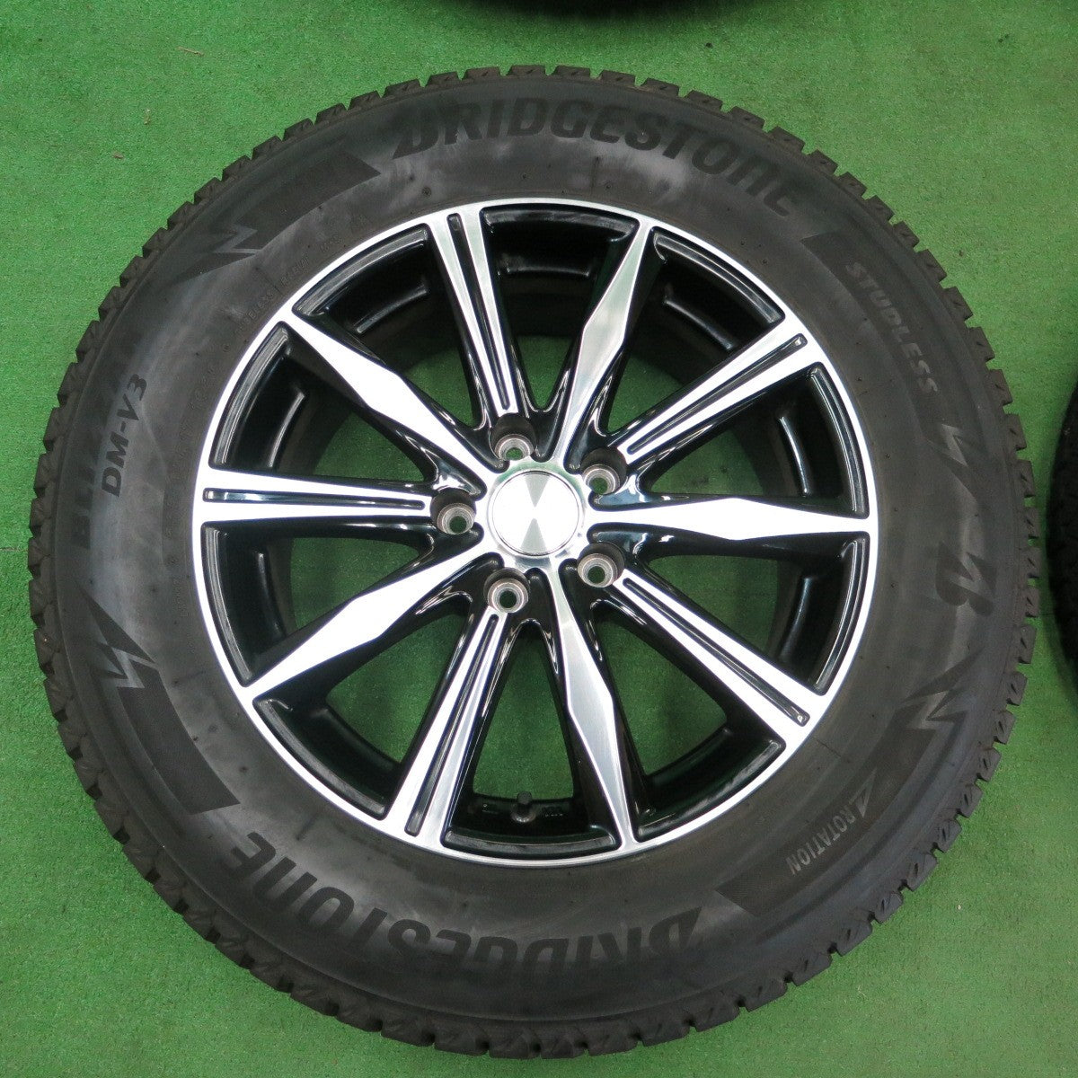 *送料無料* バリ溝！キレイ！9.5分★スタッドレス 225/65R17 ブリヂストン ブリザック DM-V3 BALMINUM バルミナ 17インチ PCD114.3/5H★4052002ナス