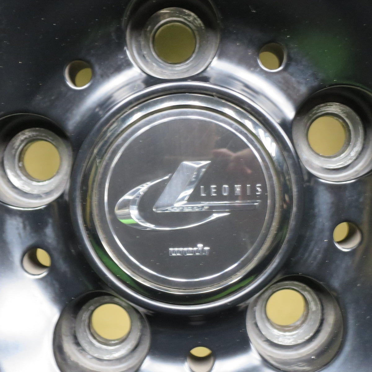 バリ溝！キレイ！9.5分★XV フォレスター 等 LEONIS NAVIA 02 225/55R17 スタッドレス ブリヂストン ブリザック VRX2 レオニス ナヴィア 17インチ PCD100/5H★6030102NKス