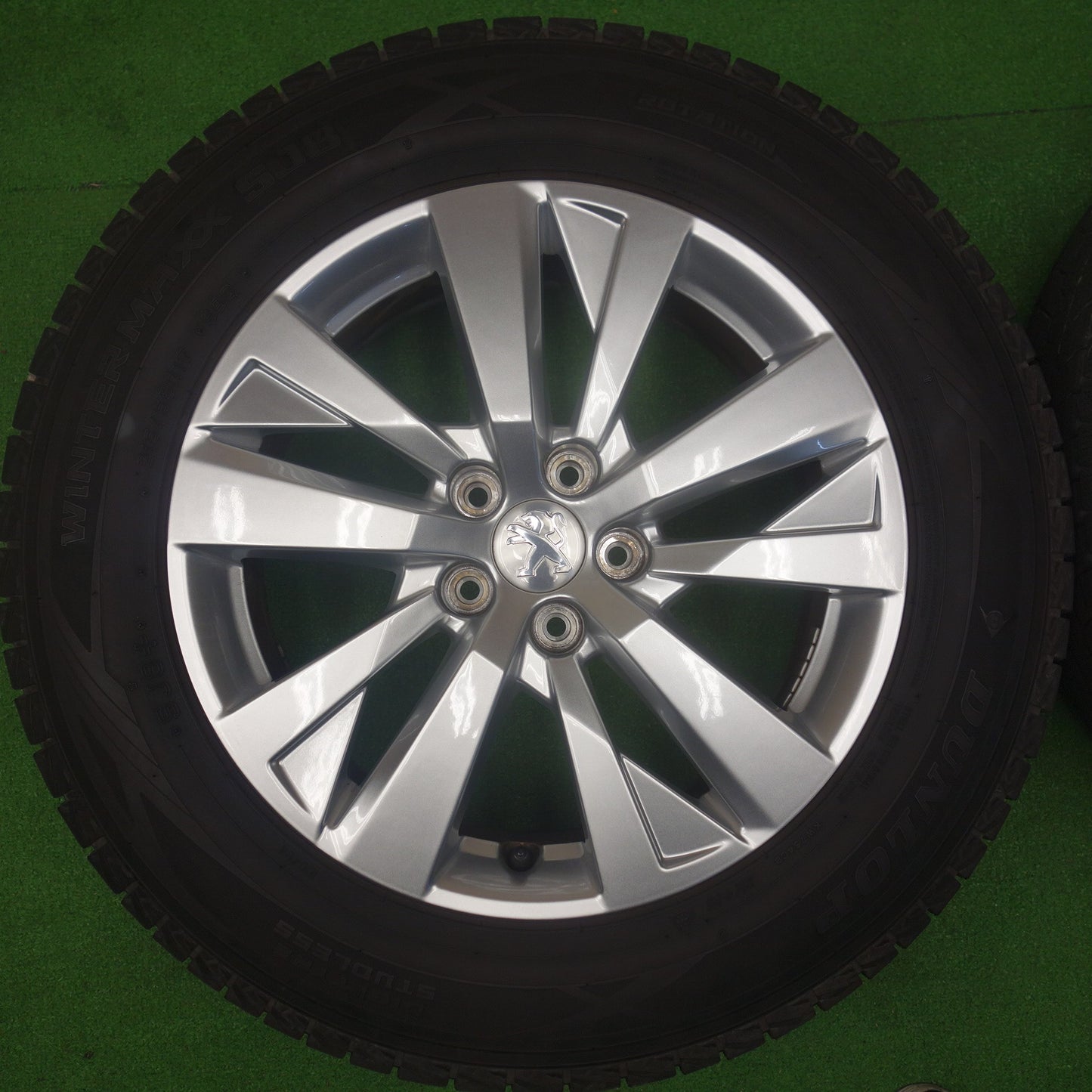 バリ溝！23年！キレイ！9.5分★プジョー 3008 純正 215/65R17 スタッドレス ダンロップ ウインターマックス SJ8 SJ8+ 17インチ PCD108/5H★6050302KTス