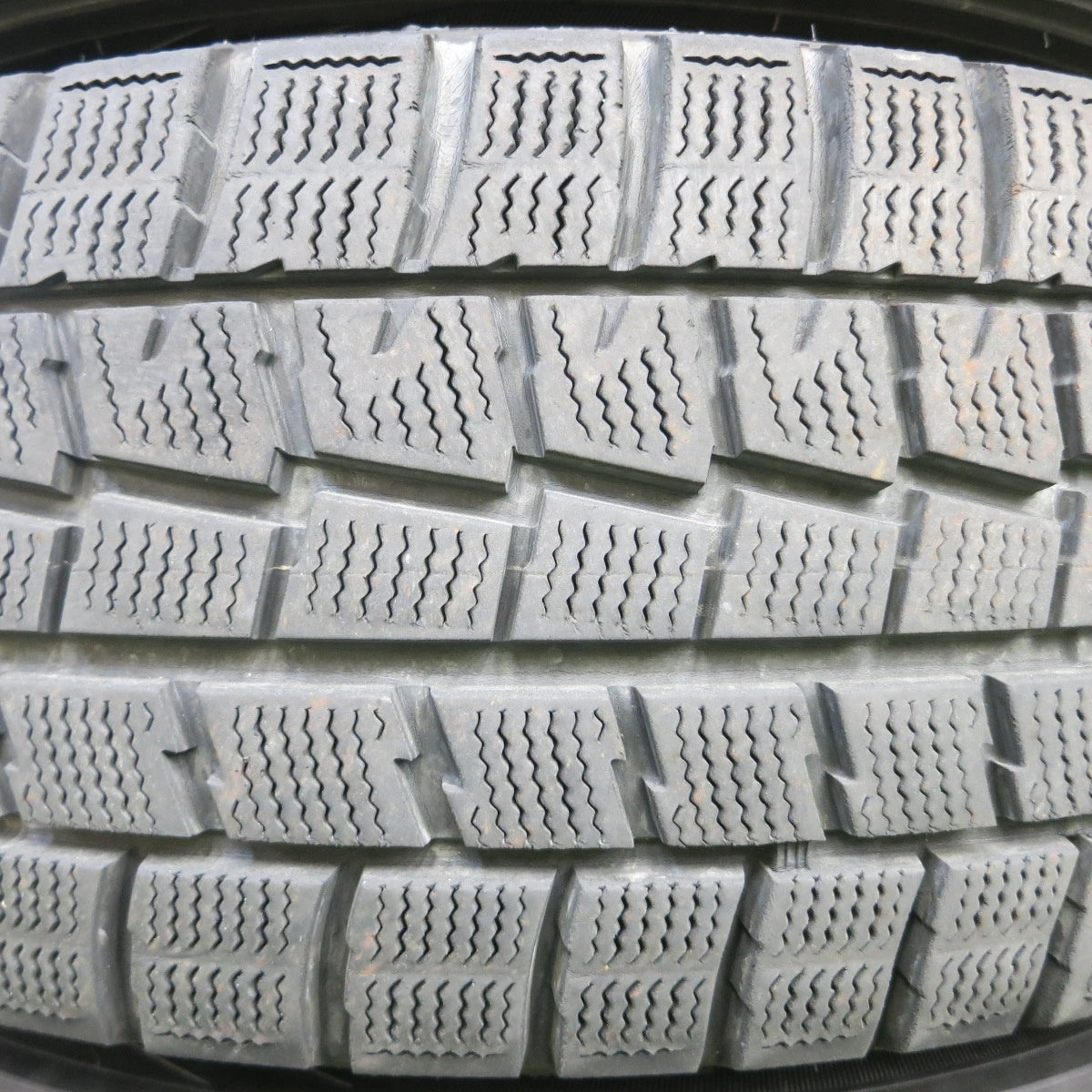 *送料無料* バリ溝！8.5分★スタッドレス 215/65R16 ダンロップ ウインターマックス WM01 Lizea リゼア 16インチ PCD114.3/5H★4042702イス