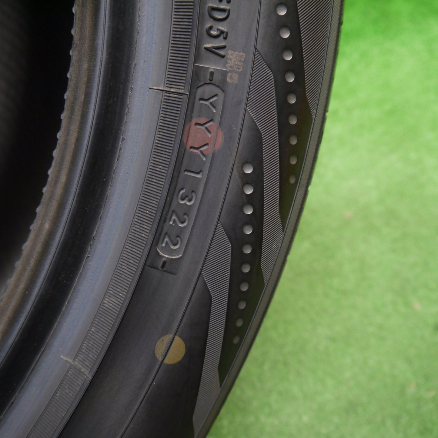 バリ溝！22年！9.5分！1本★235/50R18 ヨコハマ BluEarth-RV RV03 タイヤ 18インチ ブルーアース アルファード ヴェルファイア 等★5112511Hノタ
