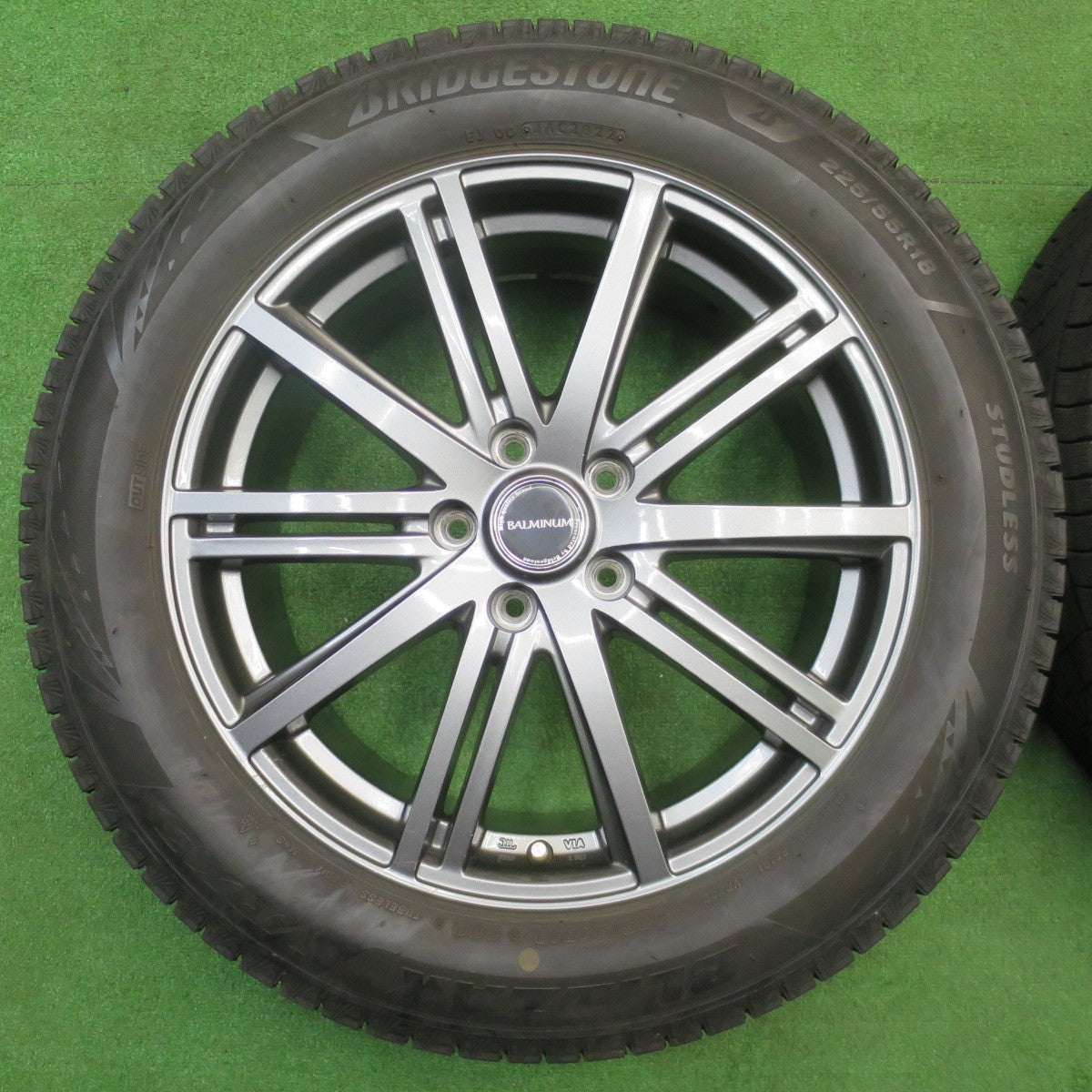 バリ溝！22年！キレイ！9分★スタッドレス 225/55R18 ブリヂストン ブリザック VRX3 BALMINUM バルミナ 18インチ PCD114.3/5H★5111905NJス