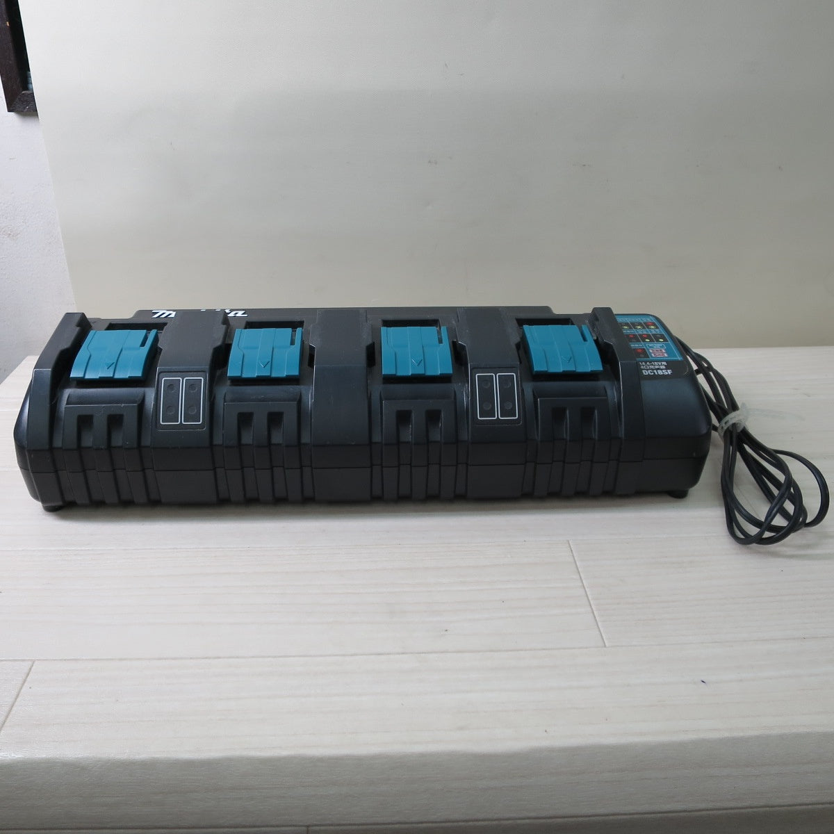 [送料無料] ☆マキタ 4口 充電器 DC18SF AC100V 専用 電動 工具 BL1820B BL1830B BL1840 BL1850B BL1860B 等に☆