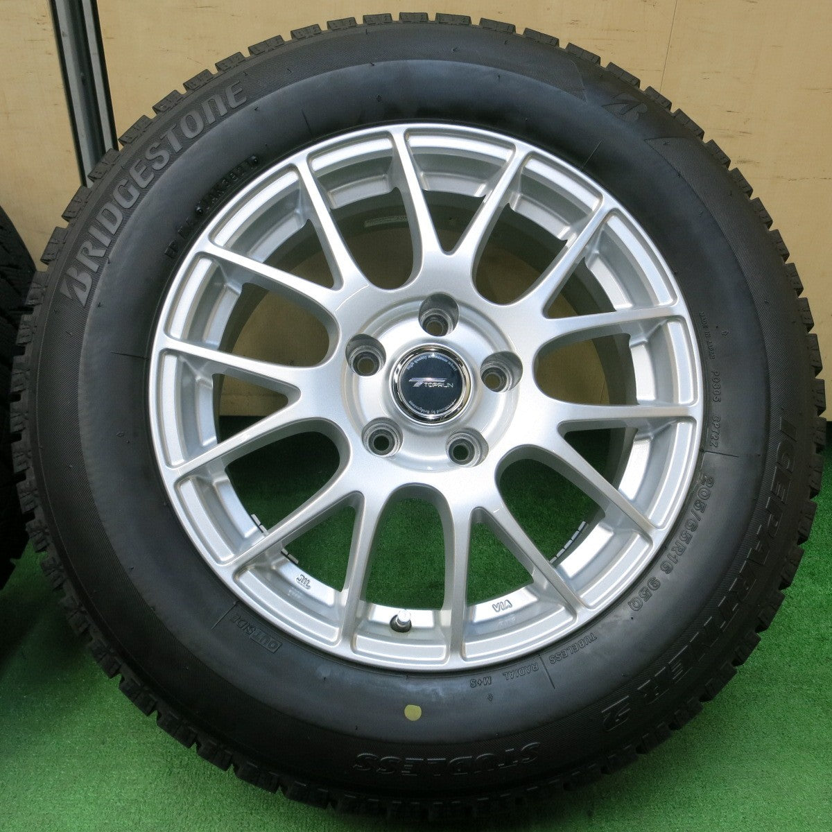 *送料無料* バリ溝！21年！キレイ！9.5分★スタッドレス 205/65R16 ブリヂストン アイスパートナー2 TOPRUN トップラン 16インチ PCD114.3/5H★4041802イス