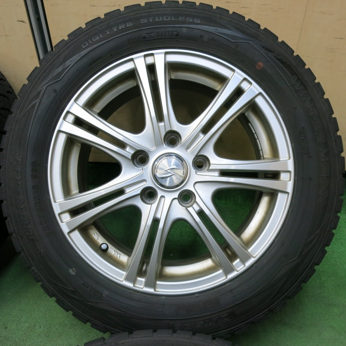 バリ溝！8.5分★スタッドレス 205/60R16 ダンロップ ウインターマックス WM01 STRANGER ストレンジャー 16インチ PCD114.3/5H★5010807SYス
