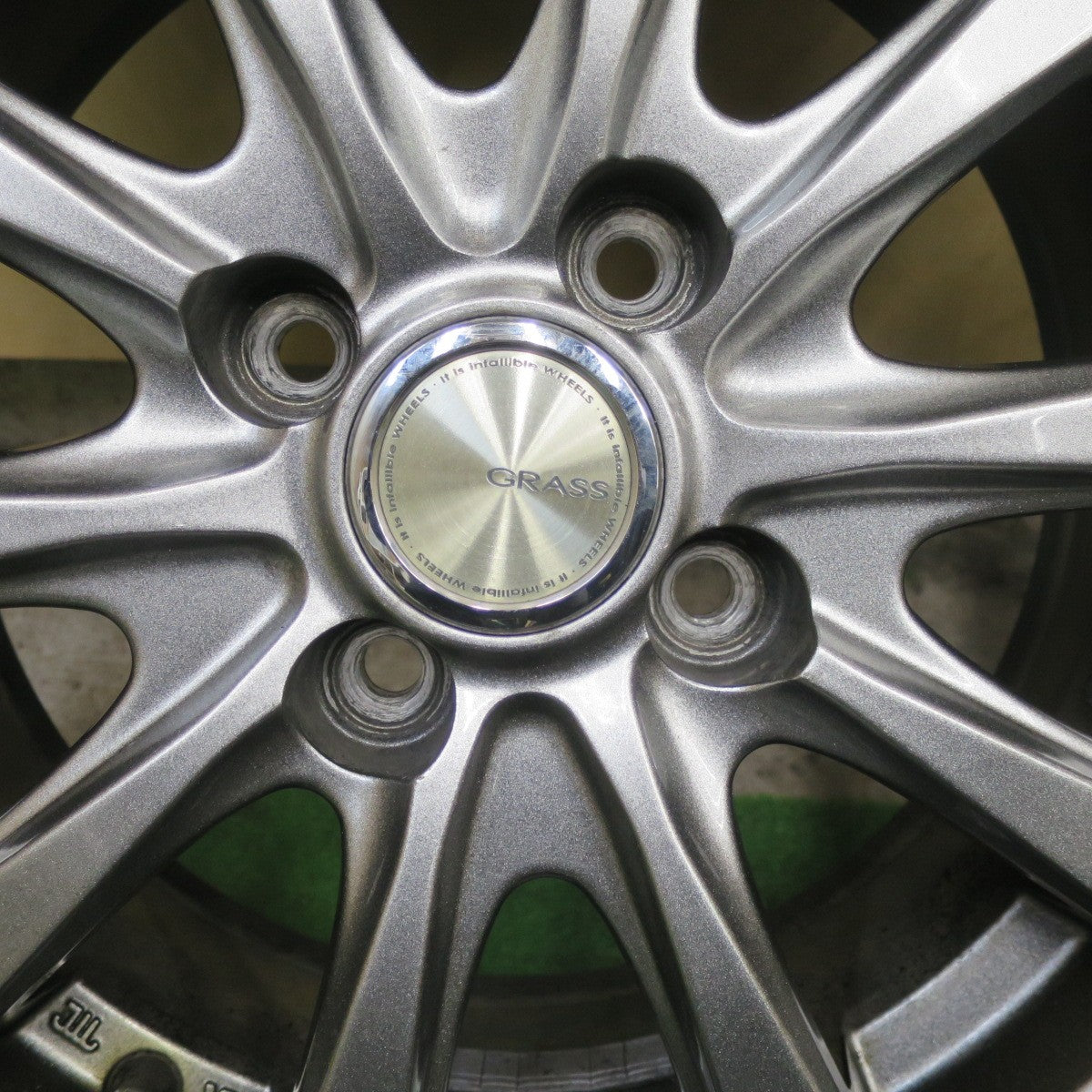 バリ溝！23年！キレイ！9.5分★スタッドレス 185/70R14 ヨコハマ アイスガード iG60 GRASS グラス 14インチ PCD100/4H★6021501TTス
