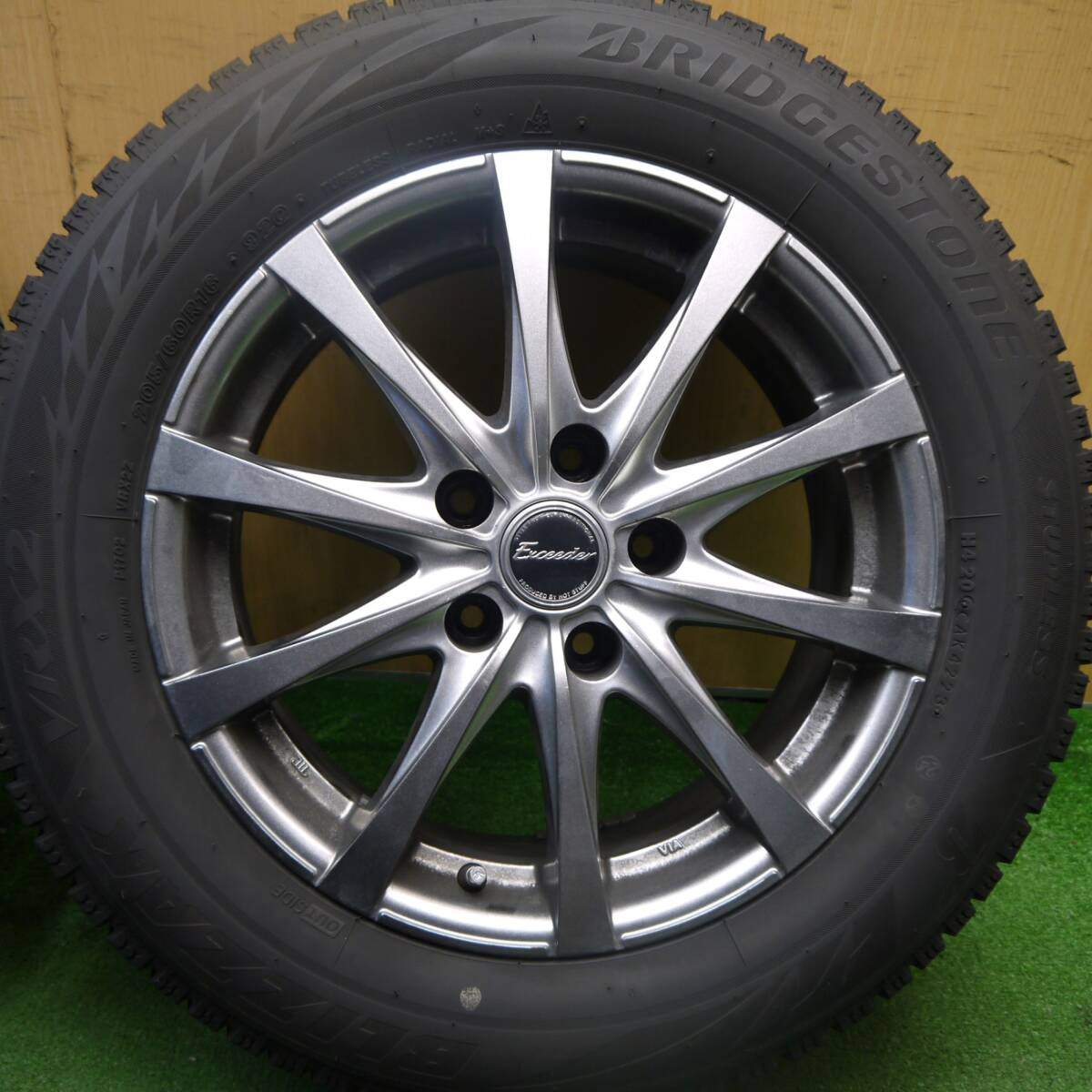 バリ溝！23年！キレイ！9.5分★スタッドレス 205/60R16 ブリヂストン ブリザック VRX2 Exceeder エクシーダー 16インチ PCD114.3/5H★5032405Hス