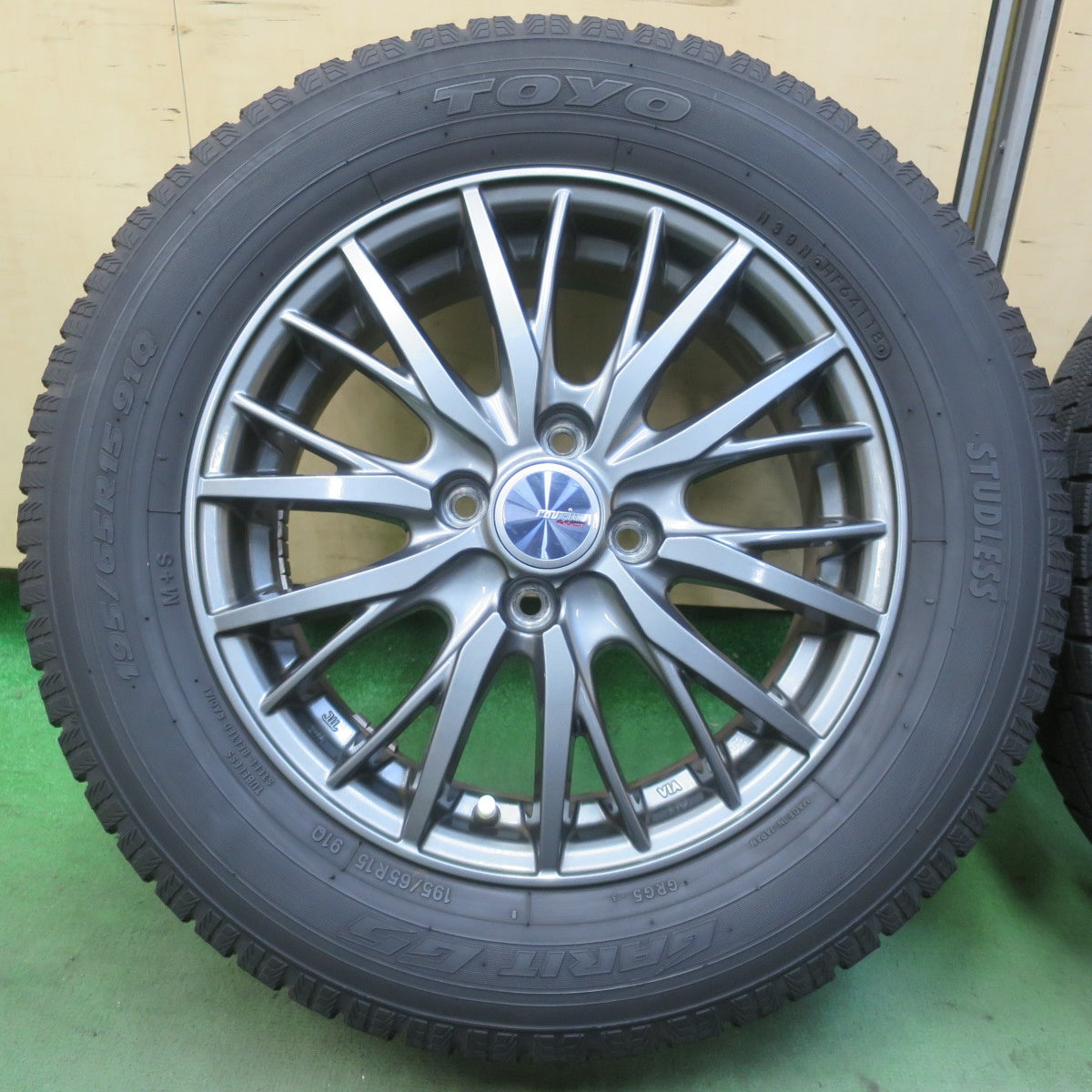 バリ溝！キレイ！9.5分◎スタッドレス 195/65R15 トーヨー ガリット G5 ravrion RM01 ラブリオン 15インチ PCD100/4H◎6080703イス