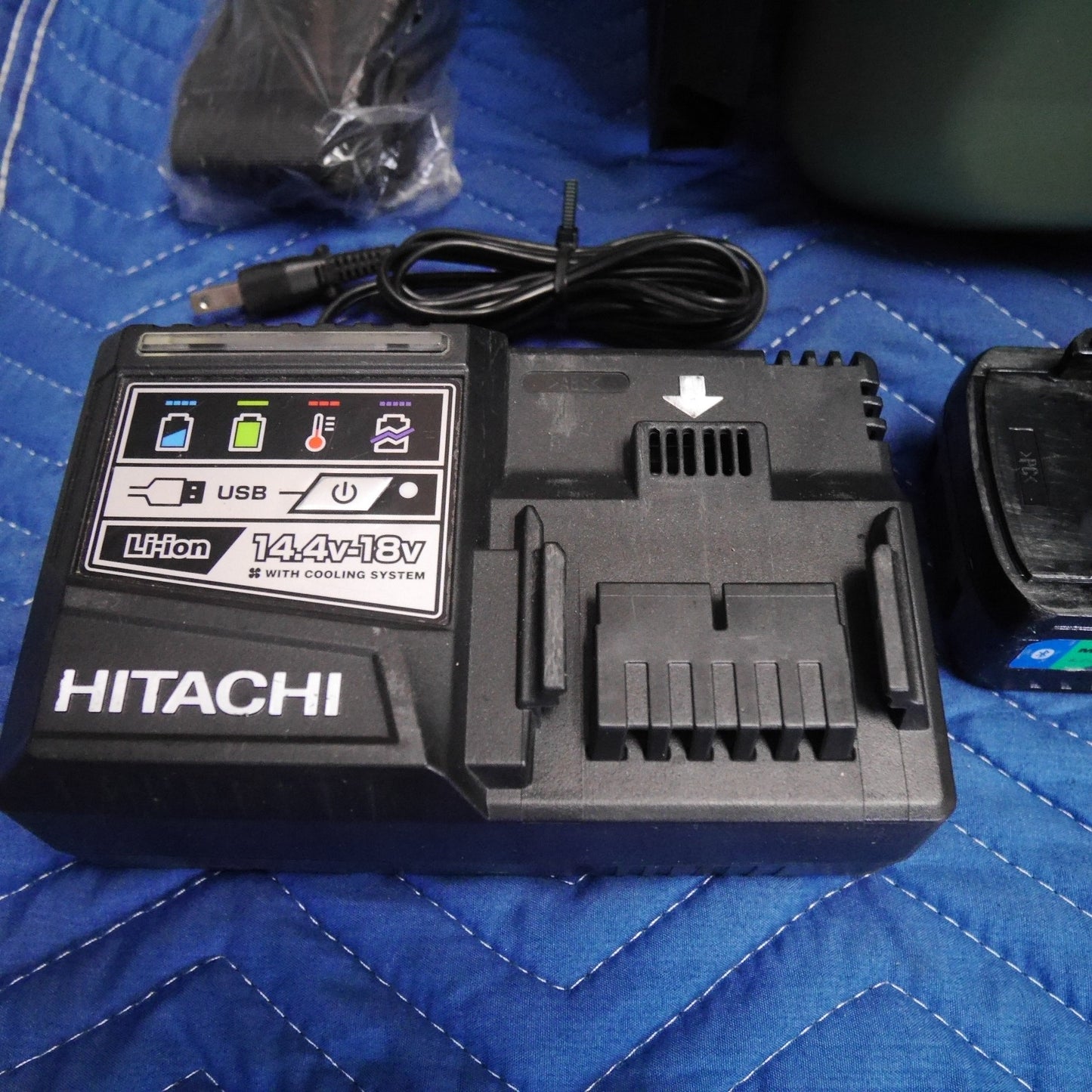 [送料無料] キレイ！バッテリー2個！付属品付き☆HiKOKI ハイコーキ コードレス 冷温庫 UL18DB 25L グリーン カーキ 緑 クーラーボックス ポータブル 冷蔵庫 キャンプ アウトドア☆