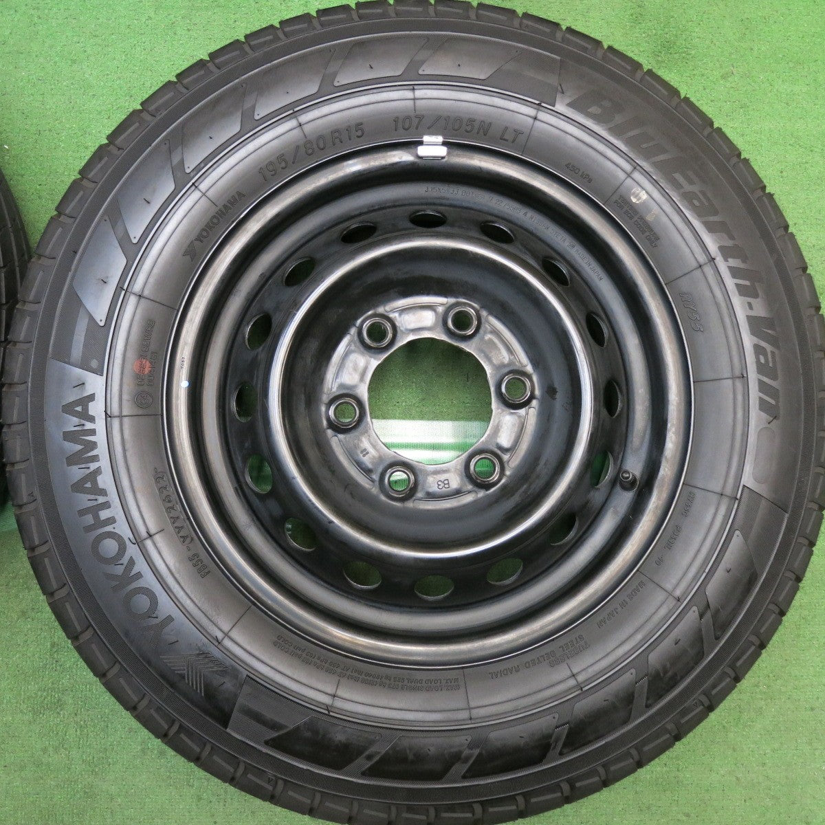 バリ溝！22年！キレイ！9.5分以上◎日産 キャラバン 純正 スチール 195/80R15 107/105N ヨコハマ BluEarth-Van RY55 ブルーアース 15インチ PCD139.7/6H◎6091207HAノ