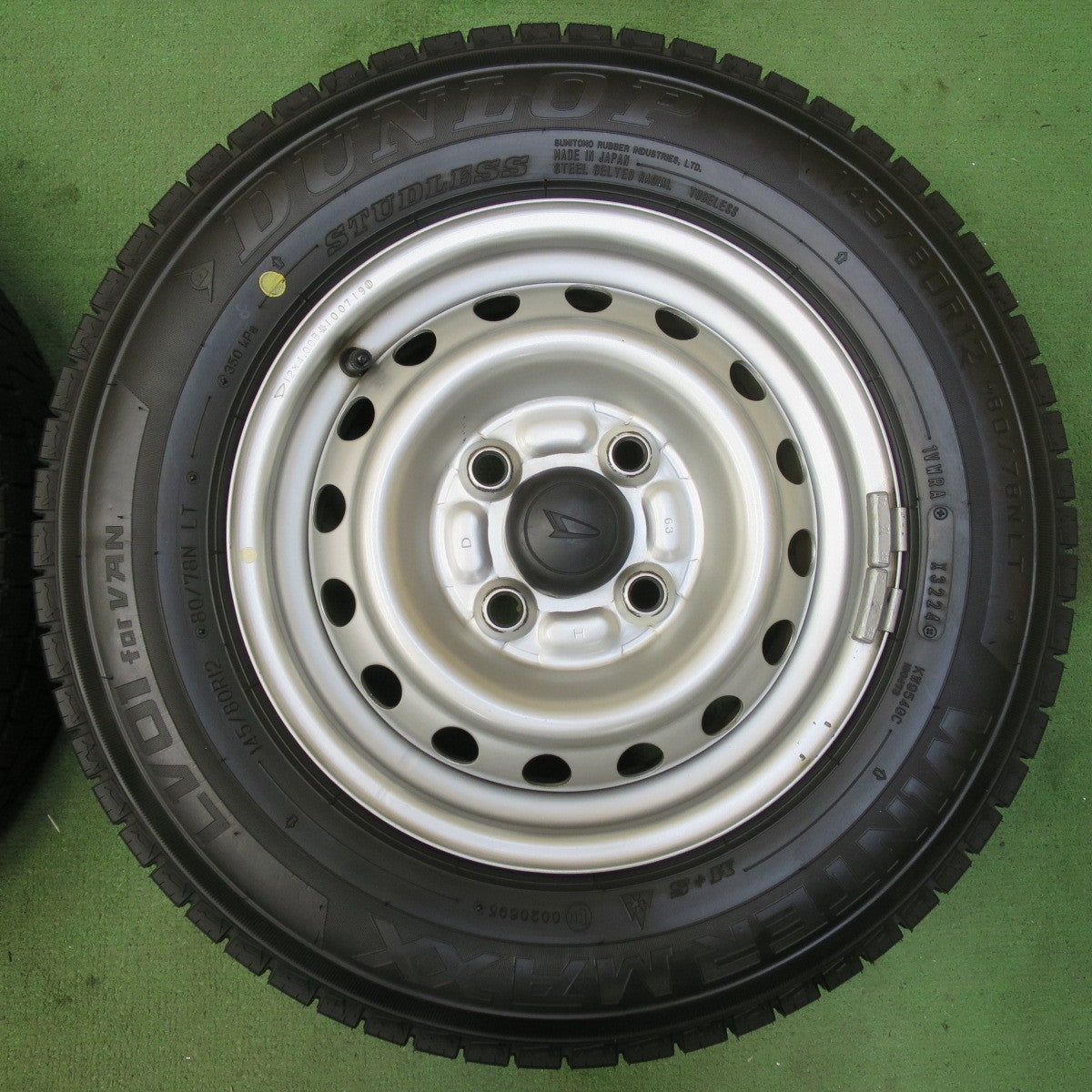 バリ溝！24年！キレイ！ほぼ10分★ダイハツ ハイゼット 純正 スチール 145/80R12 80/78N スタッドレス ダンロップ ウインターマックス LV01 12インチ PCD100/4H★5092909イス