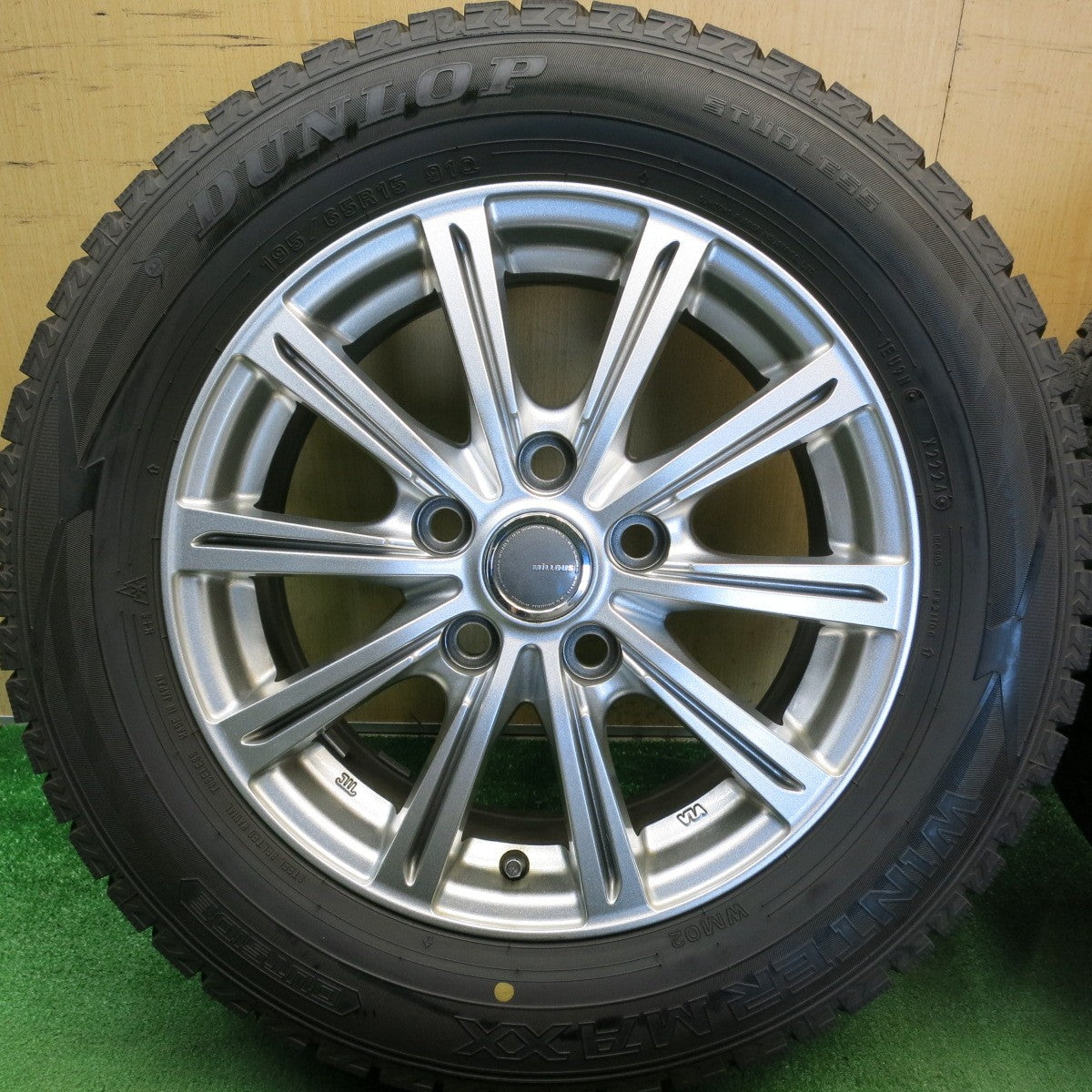 バリ溝！24年！キレイ！9.5分◎スタッドレス 195/65R15 ダンロップ ウインターマックス WM02 MiLLOUS PS ミルアス 15インチ PCD114.3/5H◎6071802HAス