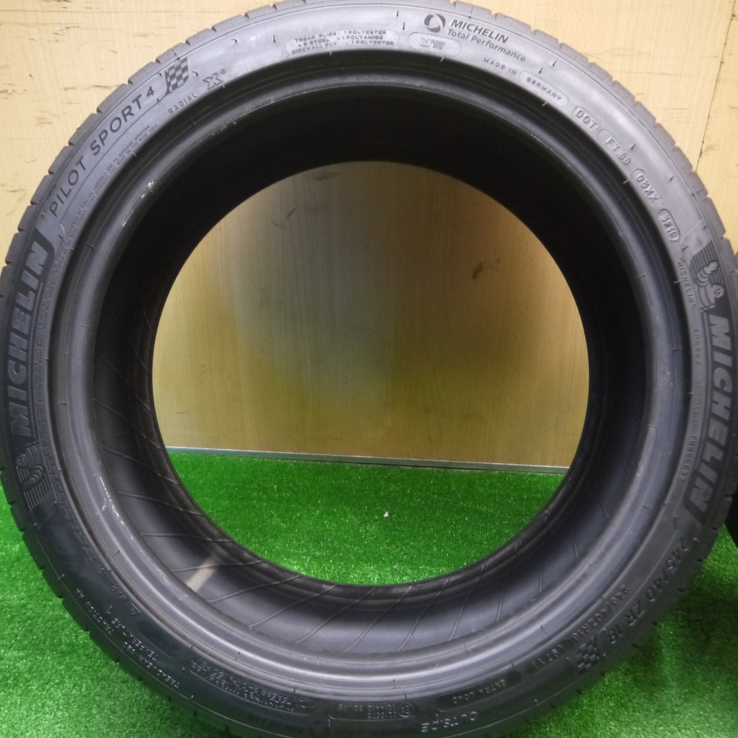 [送料無料] 新車外し！ほぼ未使用★245/40R18 ミシュラン パイロットスポーツ4 タイヤ 18インチ ベンツ アウディ レクサス 等★4092407Hノタ