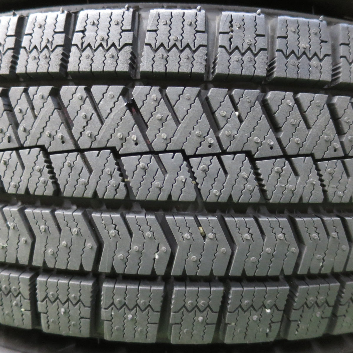 [送料無料] 超バリ溝！24年！キレイ！ほぼ10分★プリウス 等 185/65R15 スタッドレス ブリヂストン ブリザック VRX2 SEIN EK AME ENKEI エンケイ 15インチ PCD100/5H★5032104イス