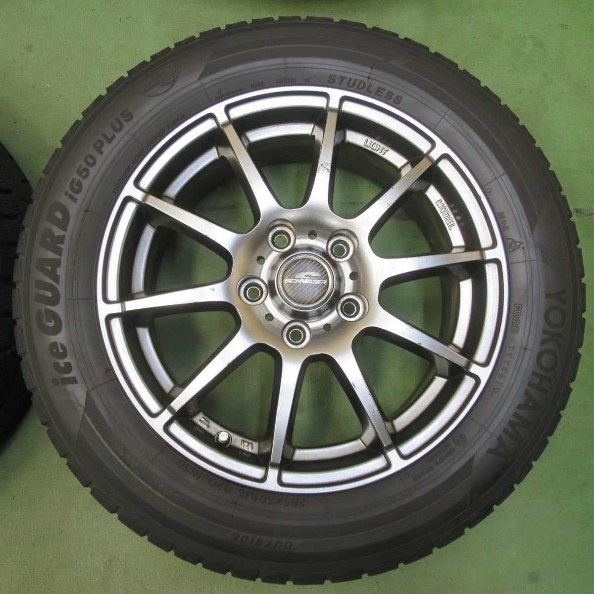 バリ溝！8.5分★スタッドレス 205/60R16 ヨコハマ アイスガード iG50 プラス SCHNEIDER シュナイダー 16インチ PCD114.3/5H★6051306イス