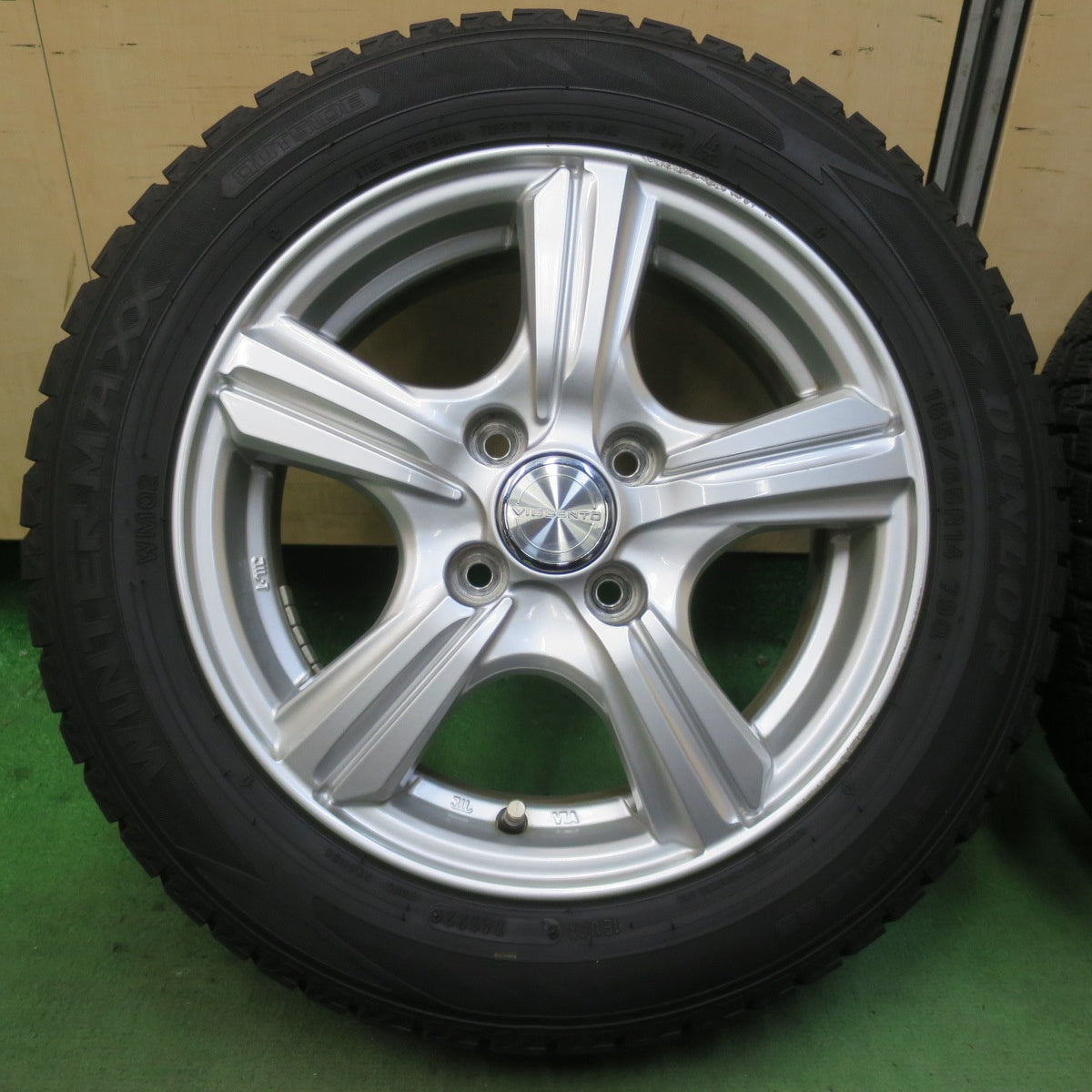 バリ溝！22年！9.5分★スタッドレス 165/65R14 ダンロップ ウインターマックス WM02 VIOLENTO ヴィオレント 14インチ PCD100/4H★6011607イス