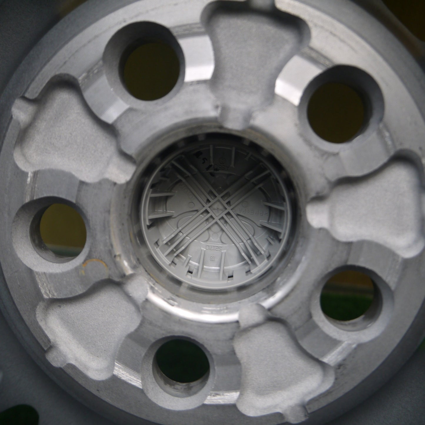[送料無料] 新車外し！1本★トヨタ カローラ スポーツ GZ 純正 ホイール 18インチ 18×8J PCD100/5H★5022105Hホ