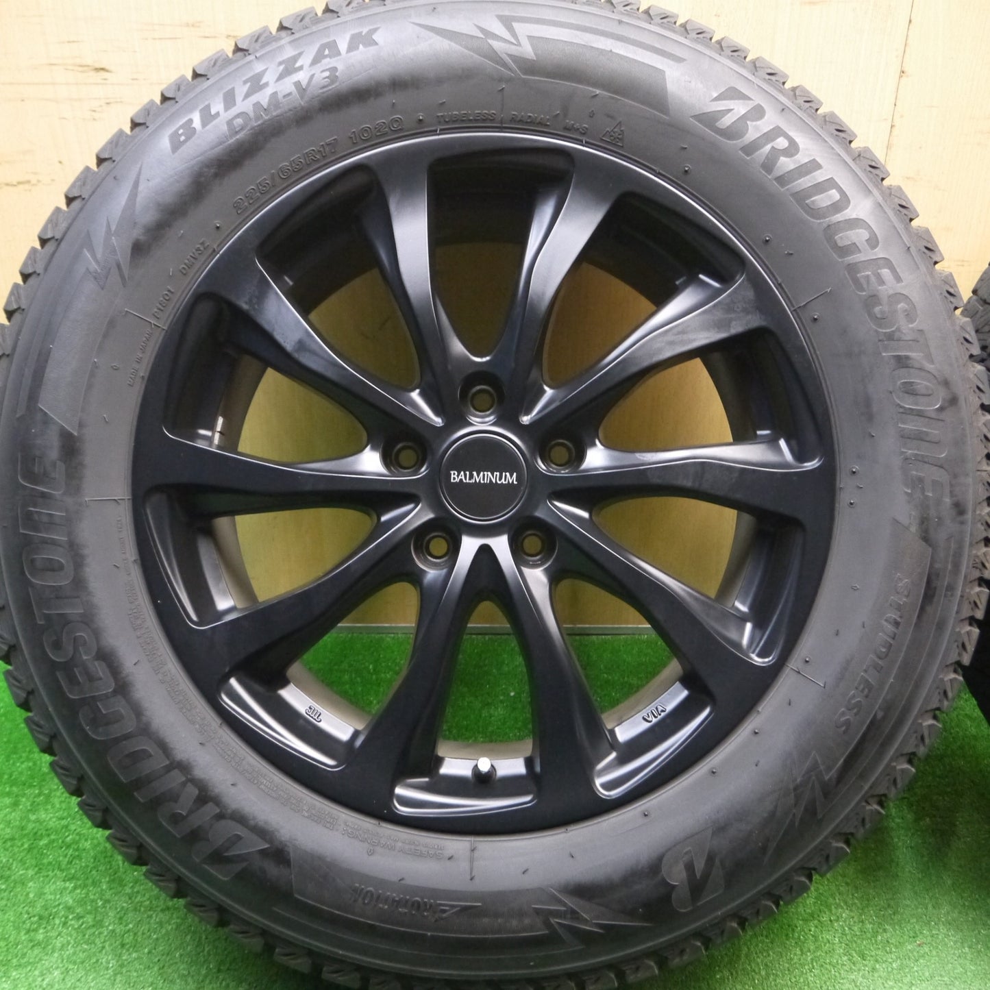 [送料無料] キレイ！20年★スタッドレス 225/65R17 ブリヂストン ブリザック DM-V3 BALMINUM バルミナ 17インチ PCD114.3/5H★4122709Hス