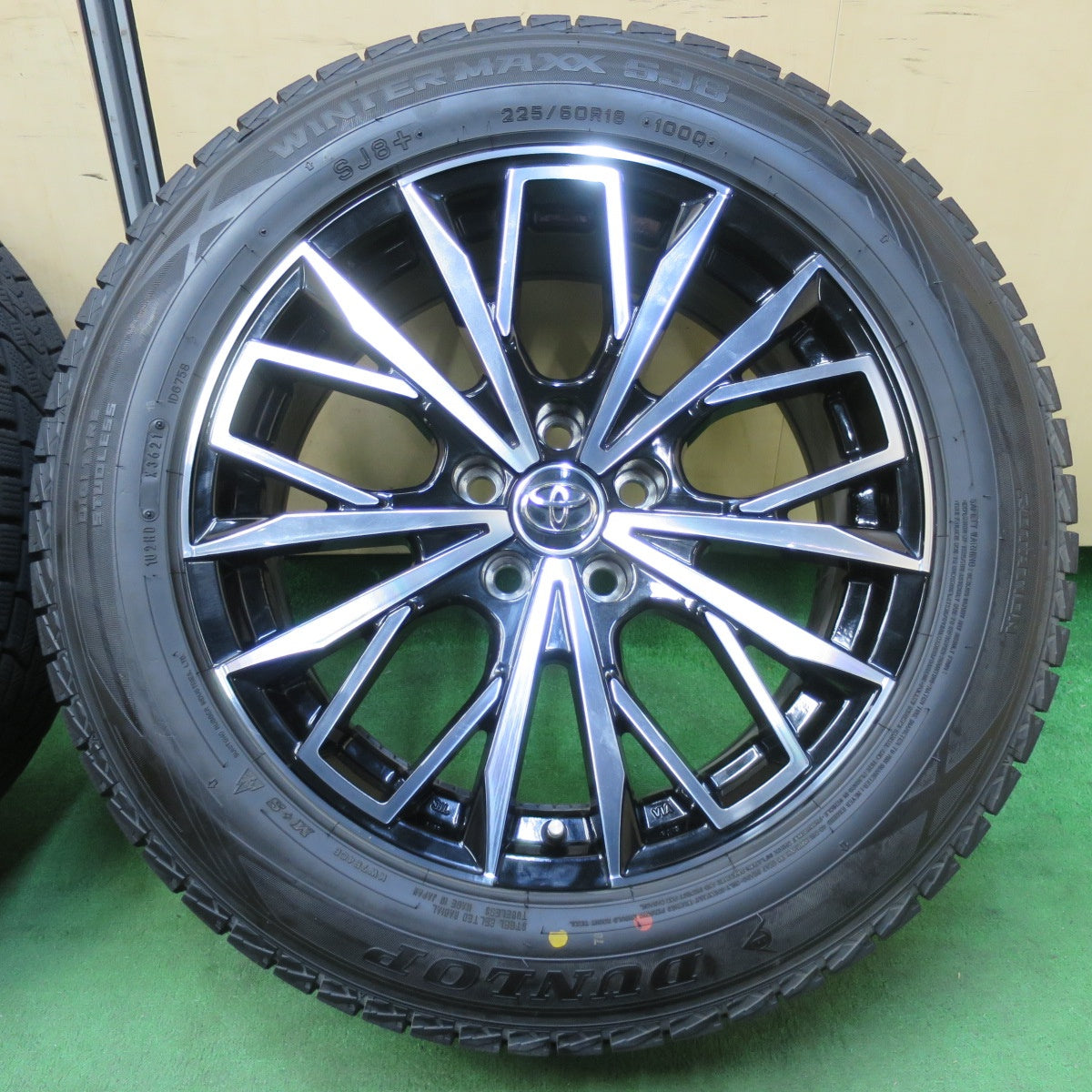 [送料無料] バリ溝！21年！キレイ！9分★LEHRMEISTER レアマイスター L-F FIRST 225/60R18 スタッドレス ダンロップ ウインターマックス SJ8+ トヨタ PCD114.3/5H★4112205イス