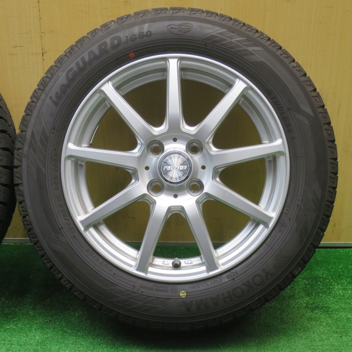 バリ溝！24年！ほぼ10分★スタッドレス 175/65R15 ヨコハマ アイスガード iG60 ravrion ラブリオン 15インチ PCD100/4H★5110503NJス